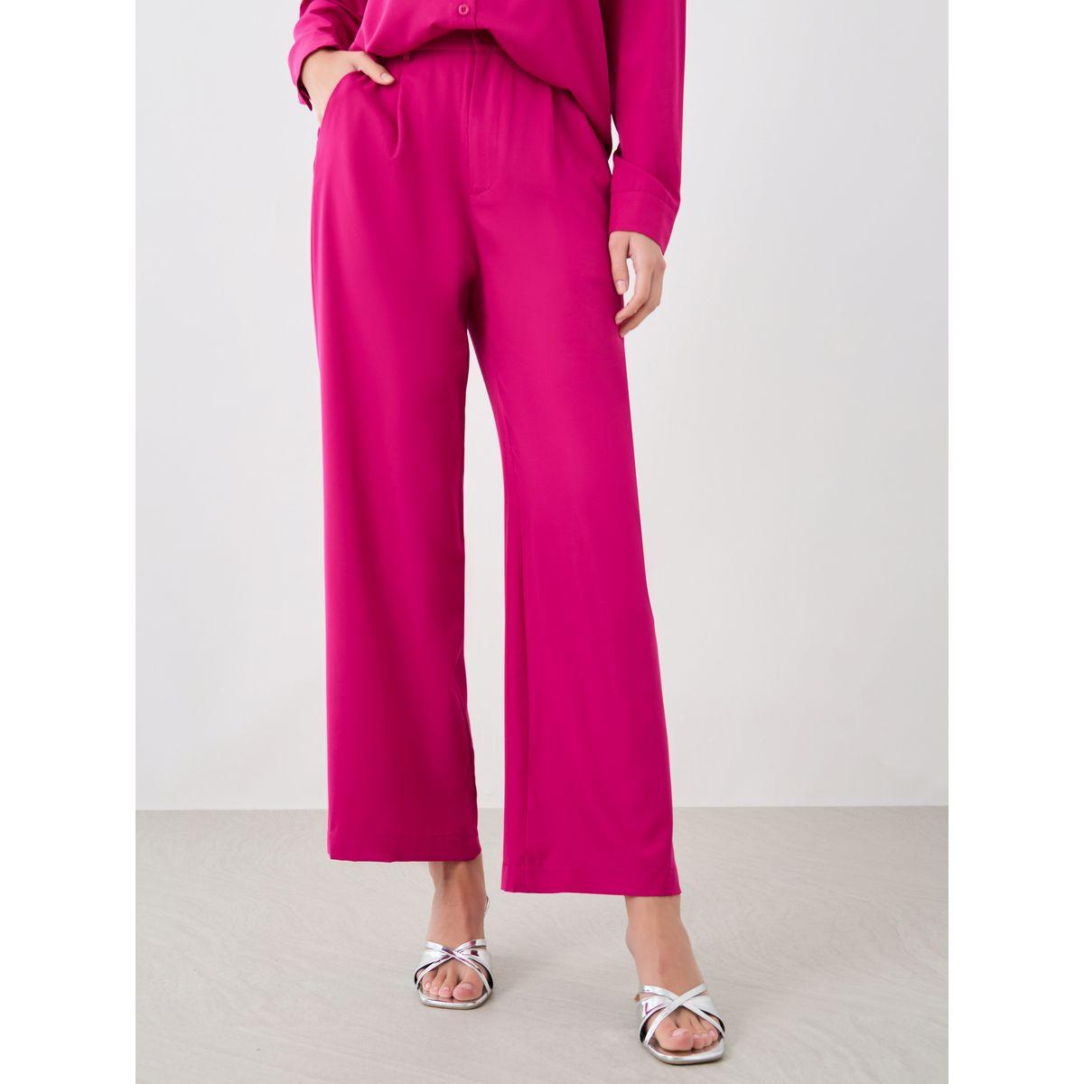 طقم من بنطال وبلوزة بتفاصيل مُنمقة-women-clothing-coordsets-image-4