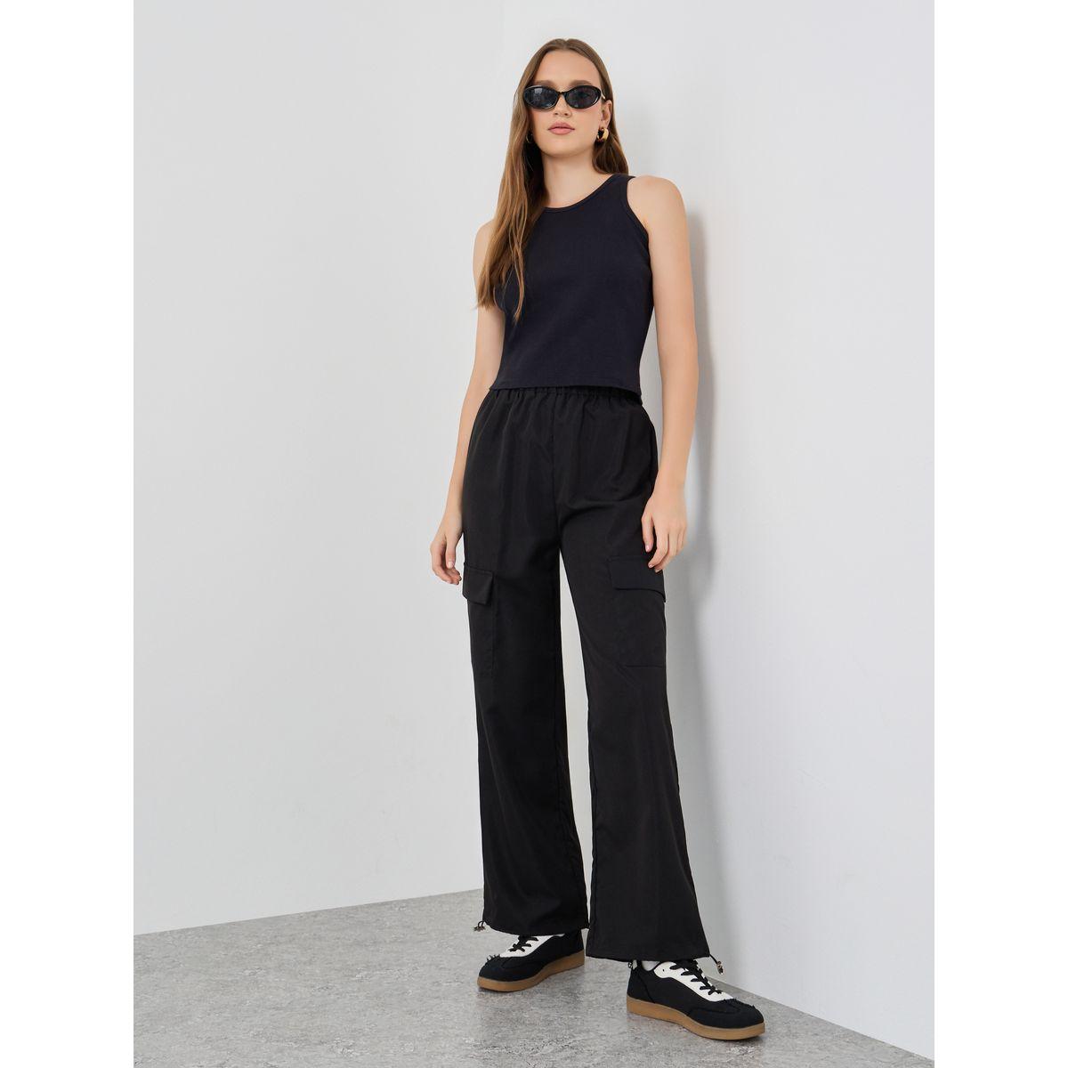 بنطال سادة بأرجل واسعة وجيوب كارجو-women-clothing-bottoms-trousers-image-4