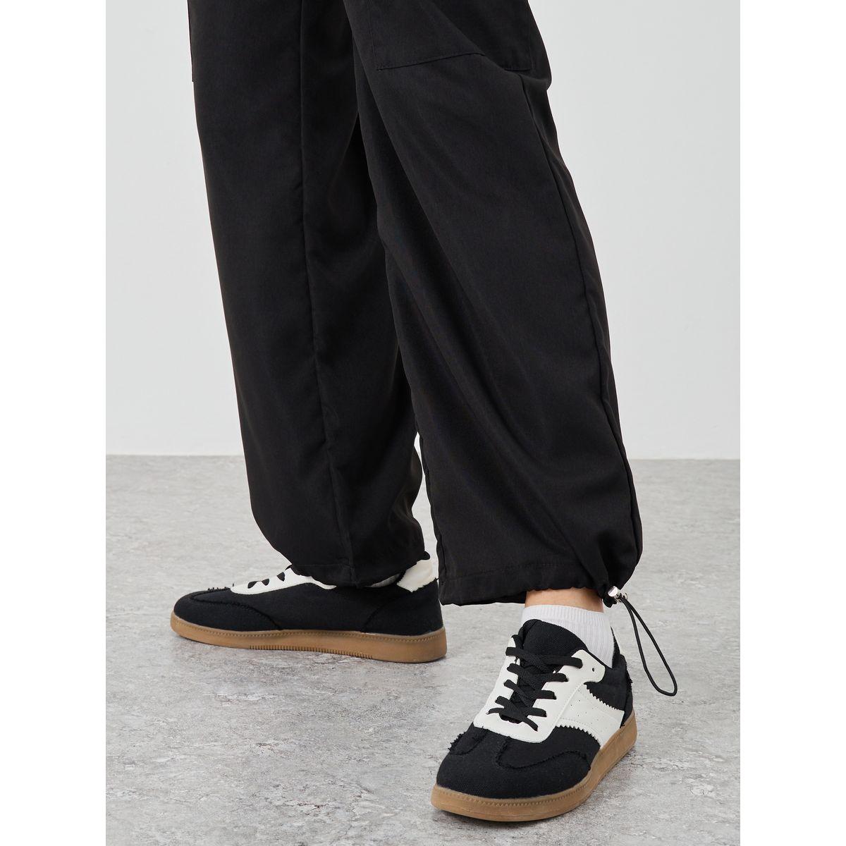 Styli Solid Wide Leg Cargo Pockets Pants-women-clothing-bottoms-trousers-image-3