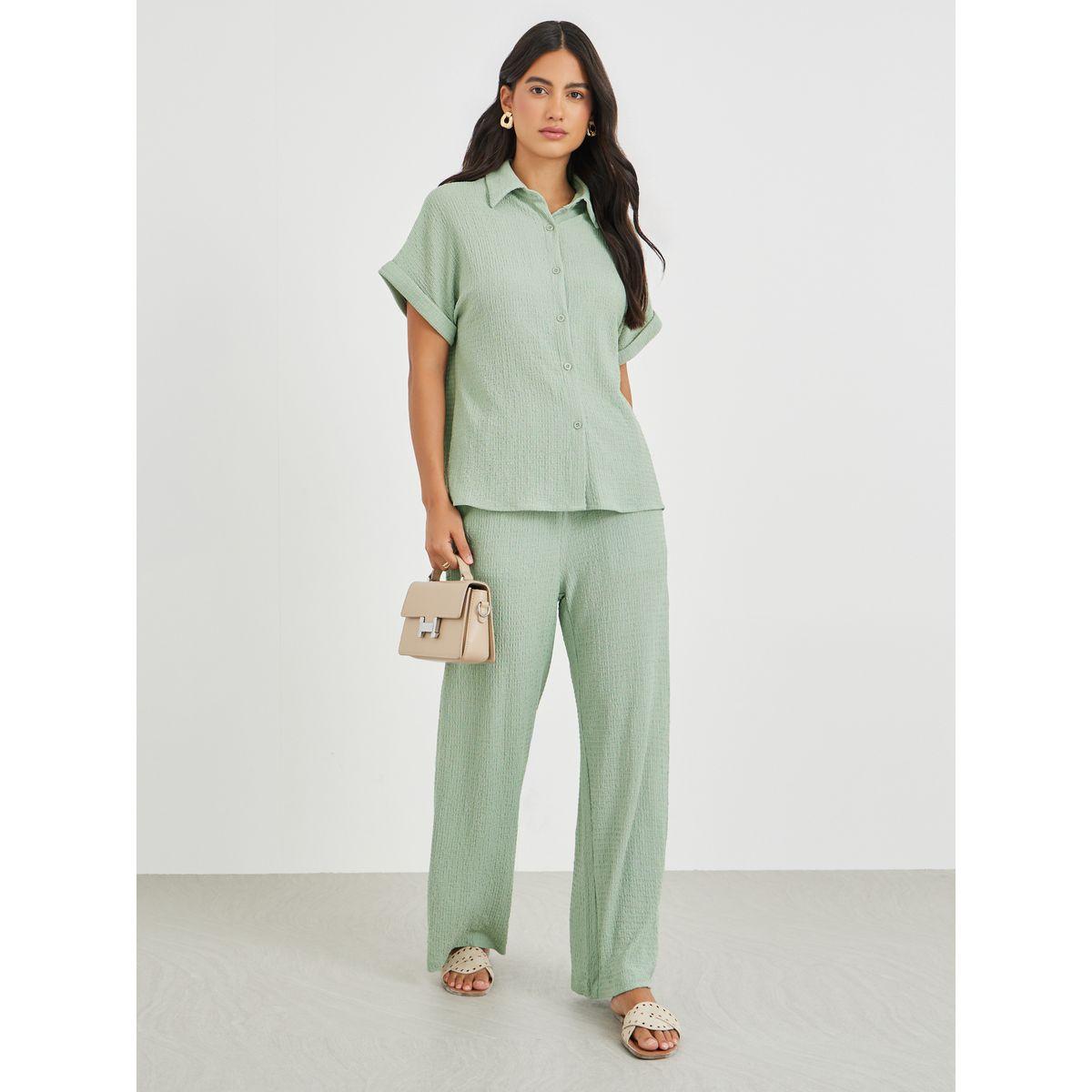 بلوزة بأكمام قصيرة وأزرار-women-clothing-shirtsandblouses-shirts-image-2