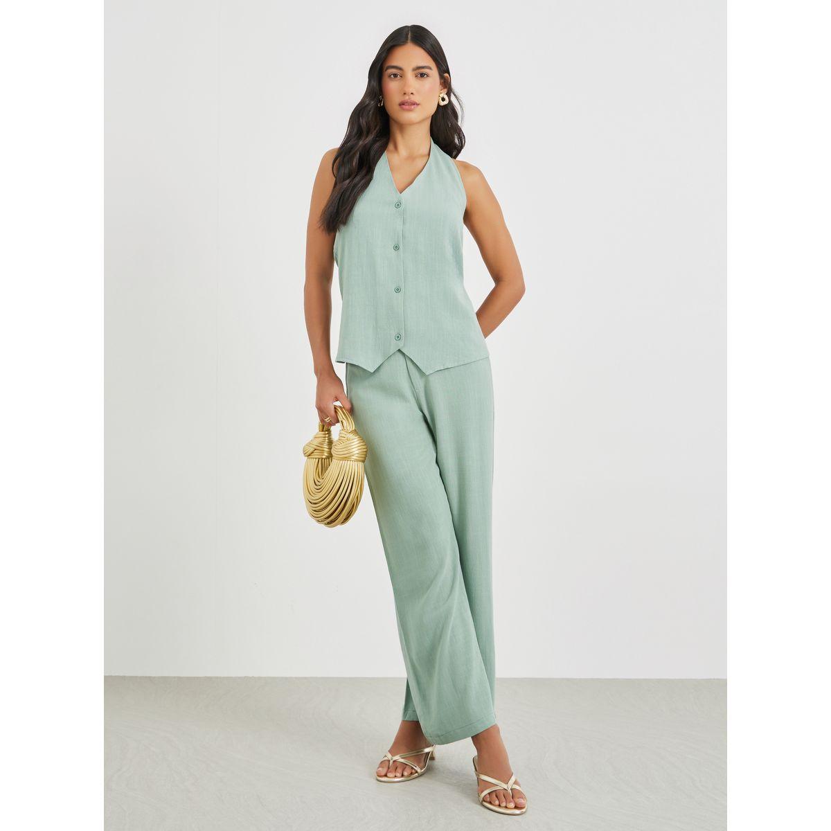 جيليه سادة بياقة هولتر وأزرار غلق-women-clothing-coatsandjackets-waistcoats-image-2