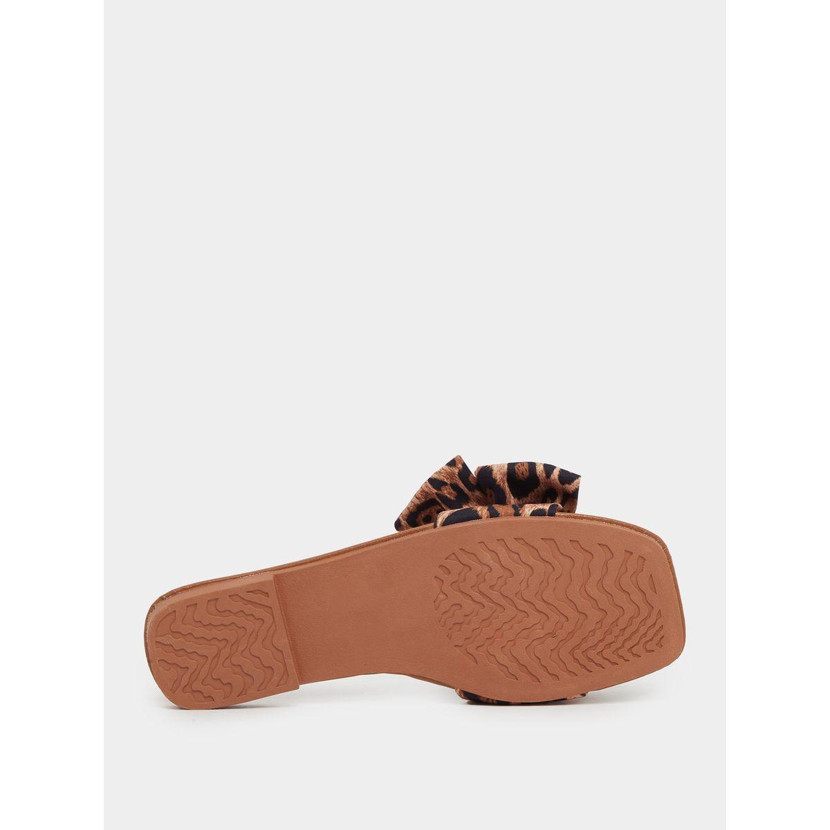 صندل فلات كاجوال مطبع مع تفاصيل فيونكة-women-shoes-sandals-flats-image-7