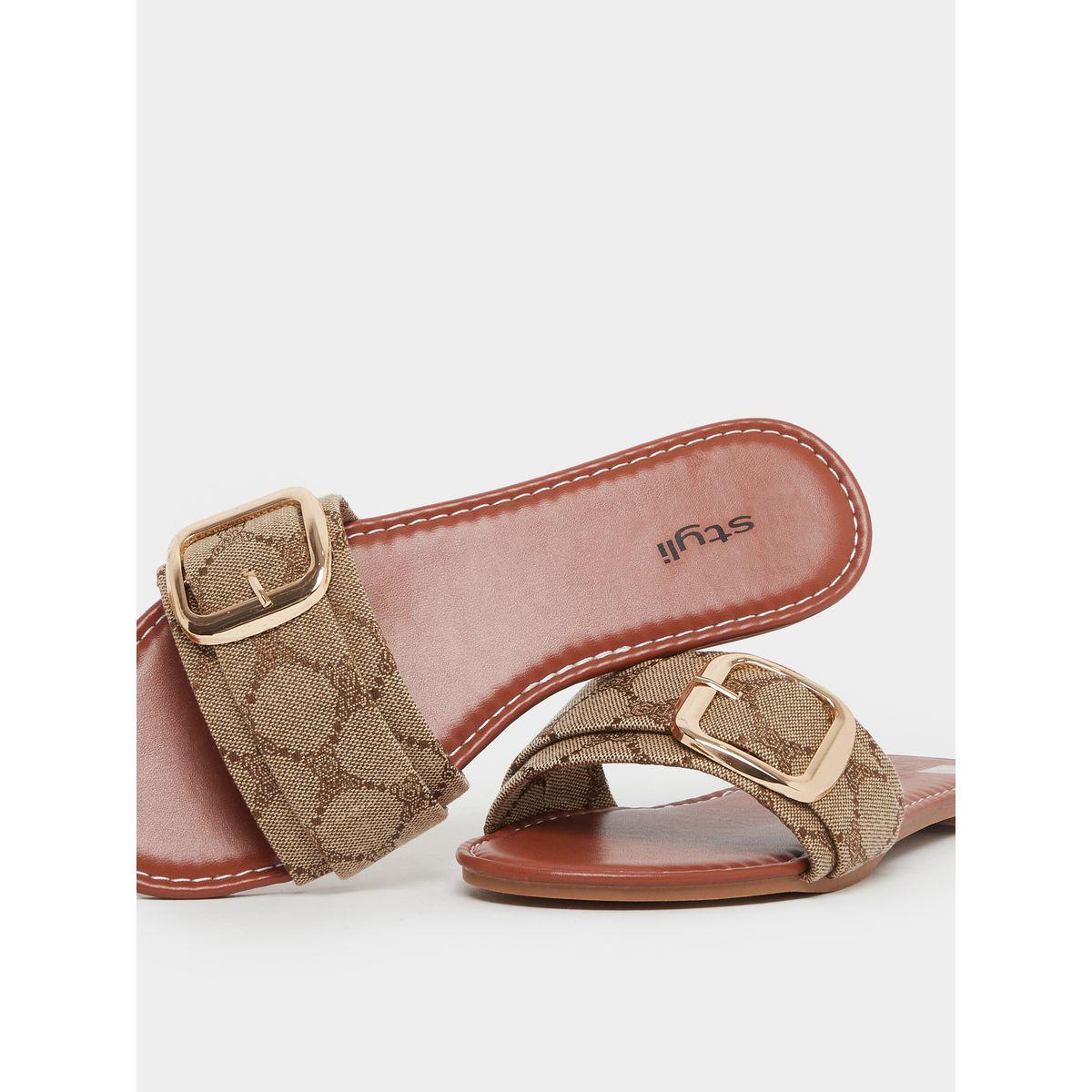 صندل فلات مطبع بإبزيم غلق-women-shoes-sandals-flats-image-4