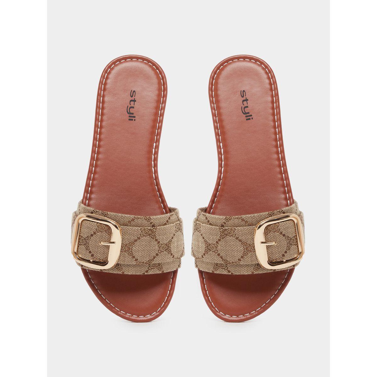 صندل فلات مطبع بإبزيم غلق-women-shoes-sandals-flats-image-6