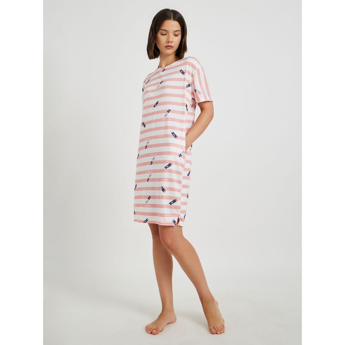 قميص نوم بتصميم تيشيرت مطبع بالكامل وأكمام قصيرة-women-clothing-nightwear-nighties-image-1