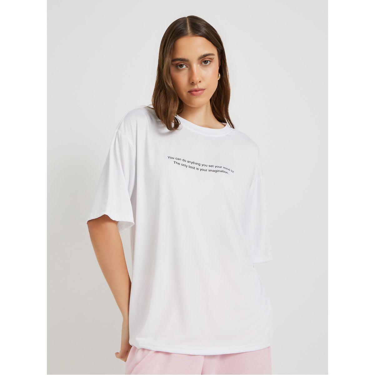 تيشيرت فضفاض بياقة دائرية وطبعة كتابة-women-clothing-tshirts-image-3