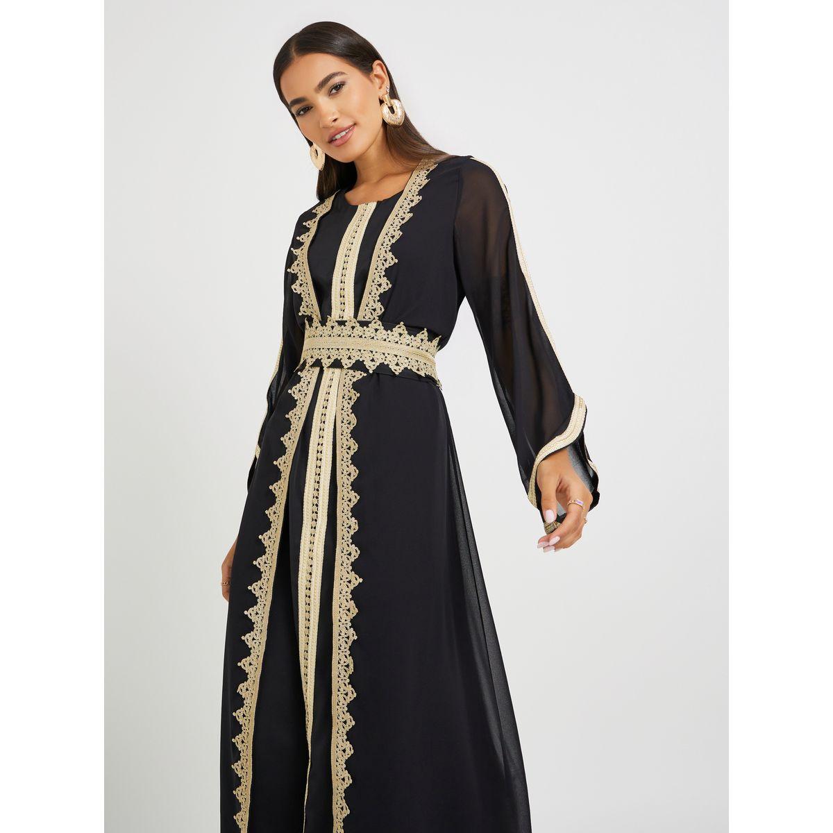 مجموعة من عباية بتفاصيل دانتيل وحزام مع فستان داخلي-women-arabicclothing-abayas-image-2