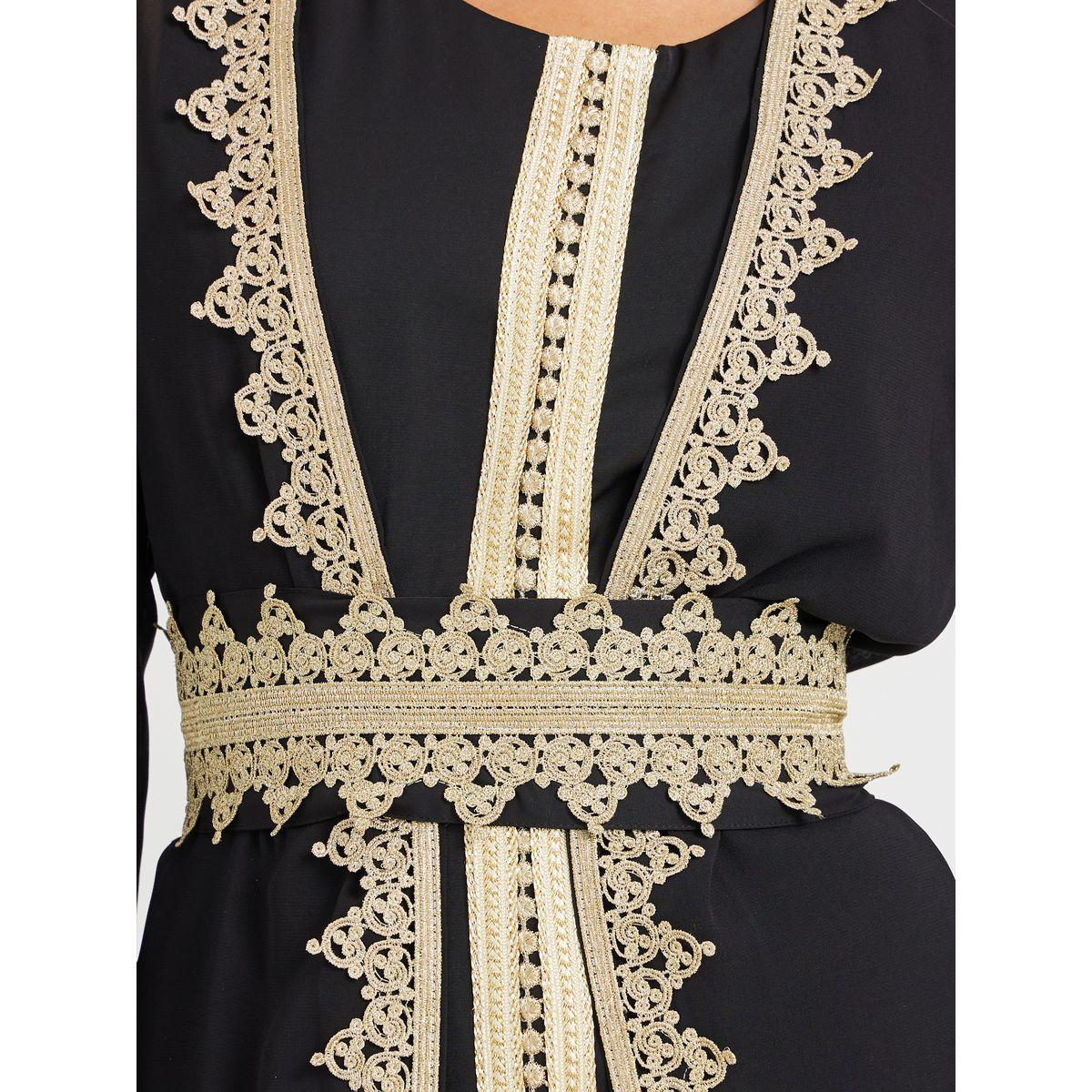 مجموعة من عباية بتفاصيل دانتيل وحزام مع فستان داخلي-women-arabicclothing-abayas-image-3