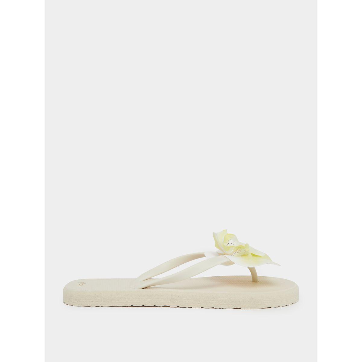 شبشب فليب فلوب مزين بزهرة كورساج-women-shoes-flipflopsandslides-image-1