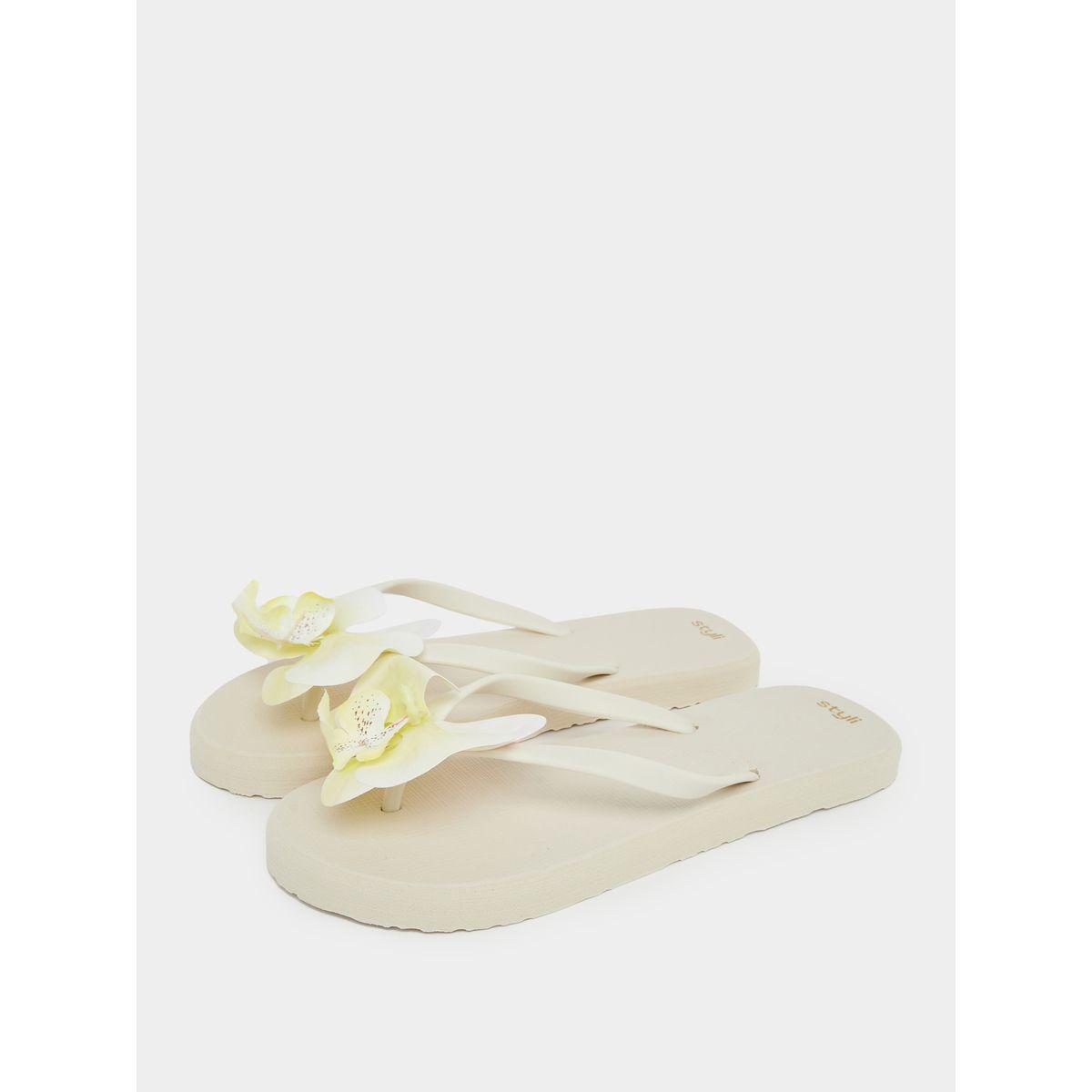 Styli Flower Corsage Flip Flop-women-shoes-flipflopsandslides-image-2