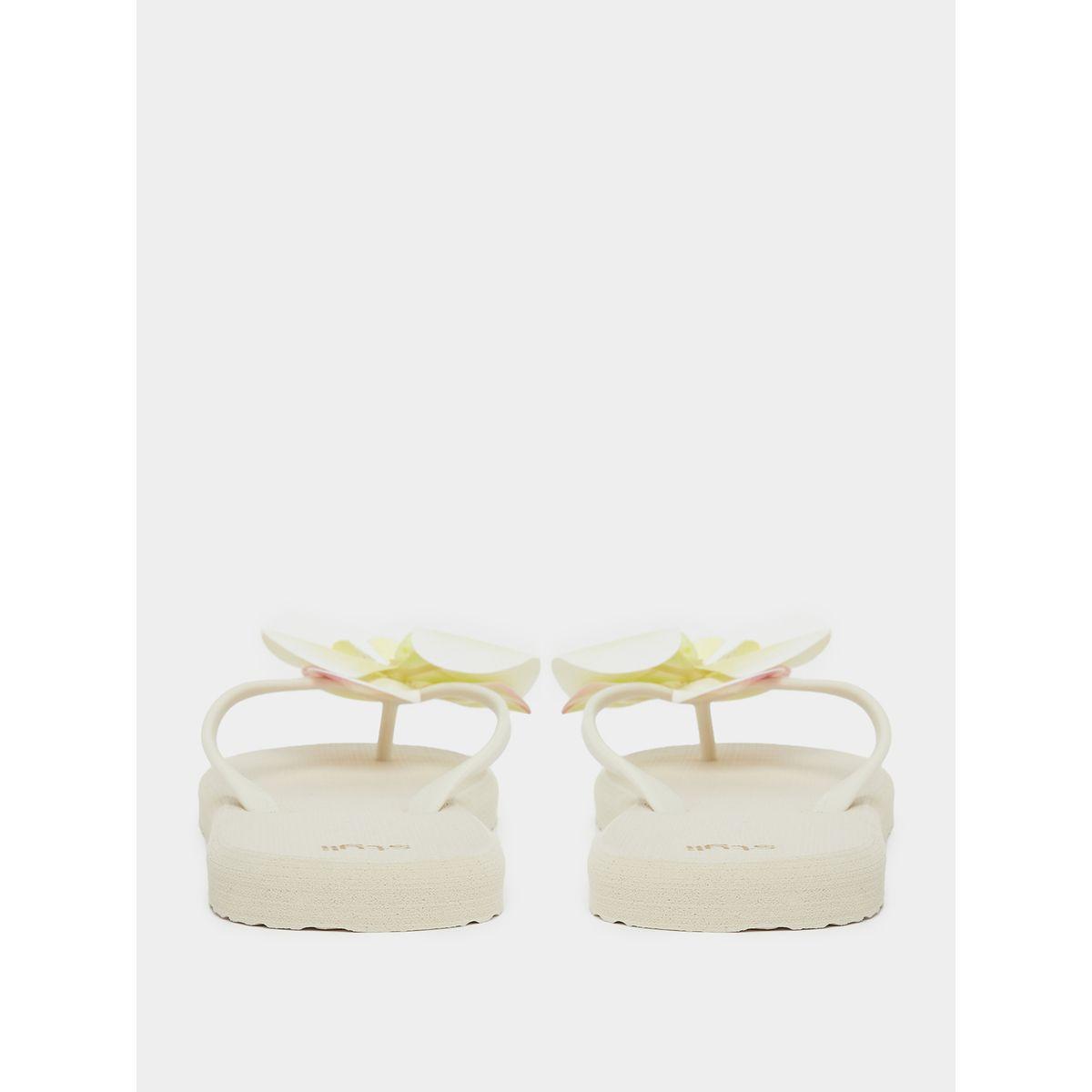 شبشب فليب فلوب مزين بزهرة كورساج-women-shoes-flipflopsandslides-image-4