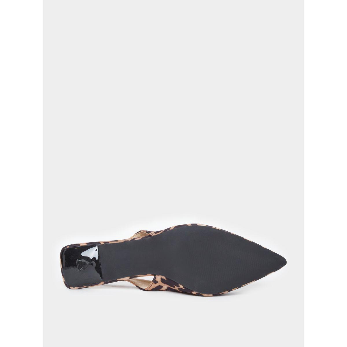 حذاء بومب بنعل مُنخفض مع طباعة ليوبارد-women-shoes-sandals-heeled-image-6