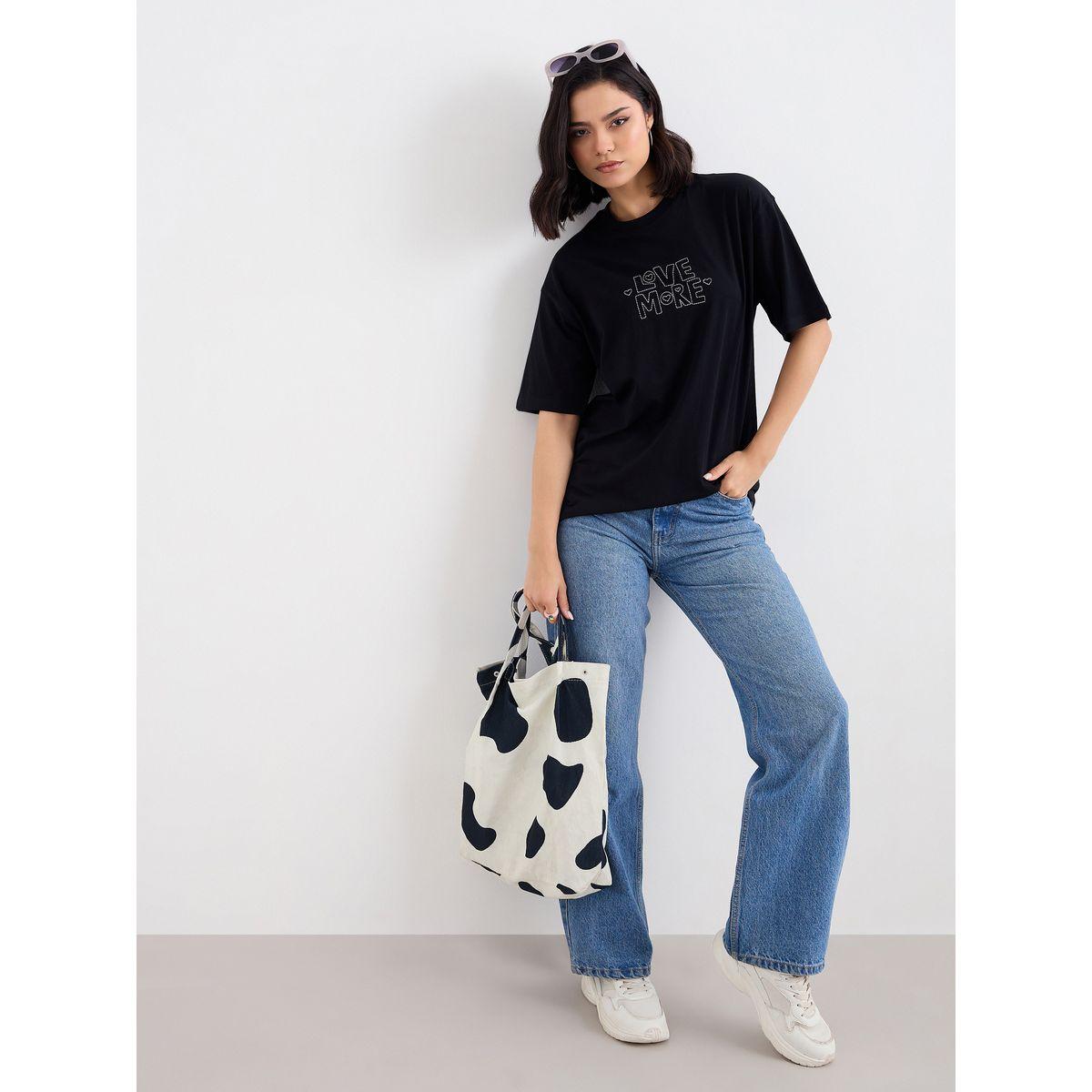 تيشيرت فضفاض وتفاصيل كتابة مُطرزة-women-clothing-tshirts-image-1