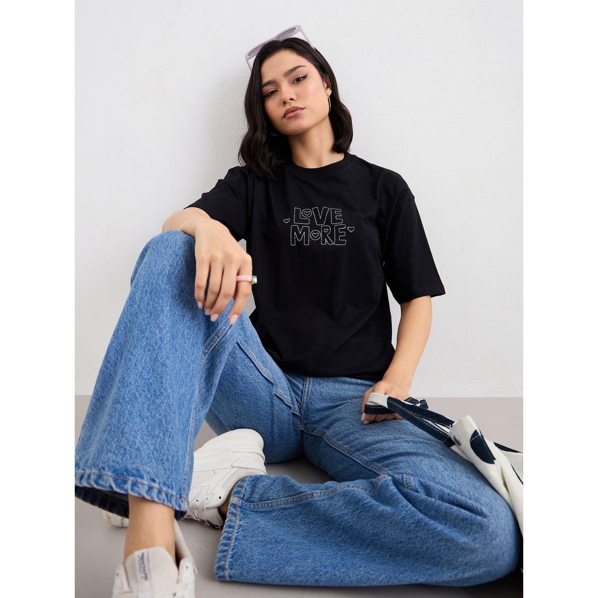 تيشيرت فضفاض وتفاصيل كتابة مُطرزة-women-clothing-tshirts-image-5