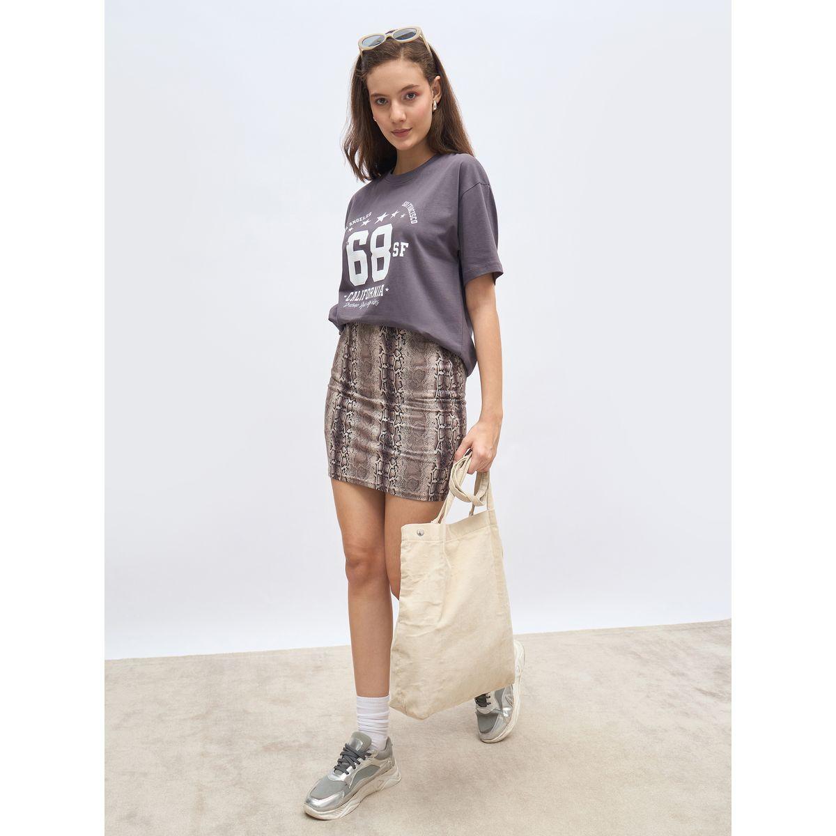 تيشيرت طويل فضفاض بطبعة جرافيك-women-clothing-tshirts-image-1