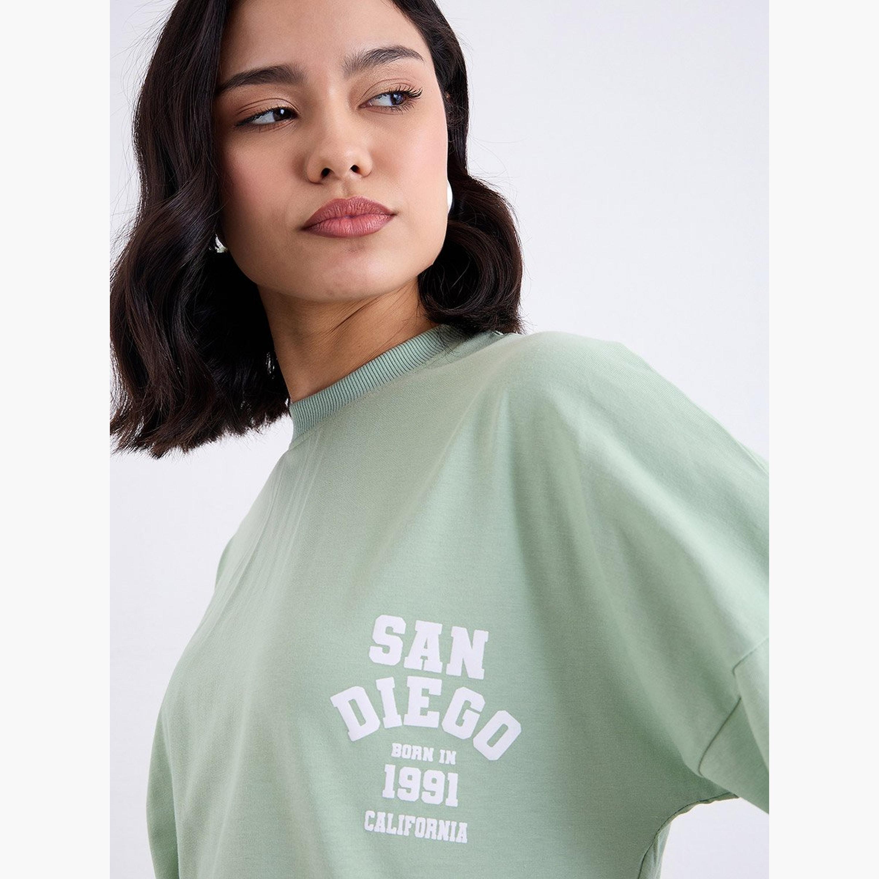ستايلي - تي شيرت أخضر مقاس كبير بطبعة جرافيكية من الخلف-women-clothing-tshirts-image-4
