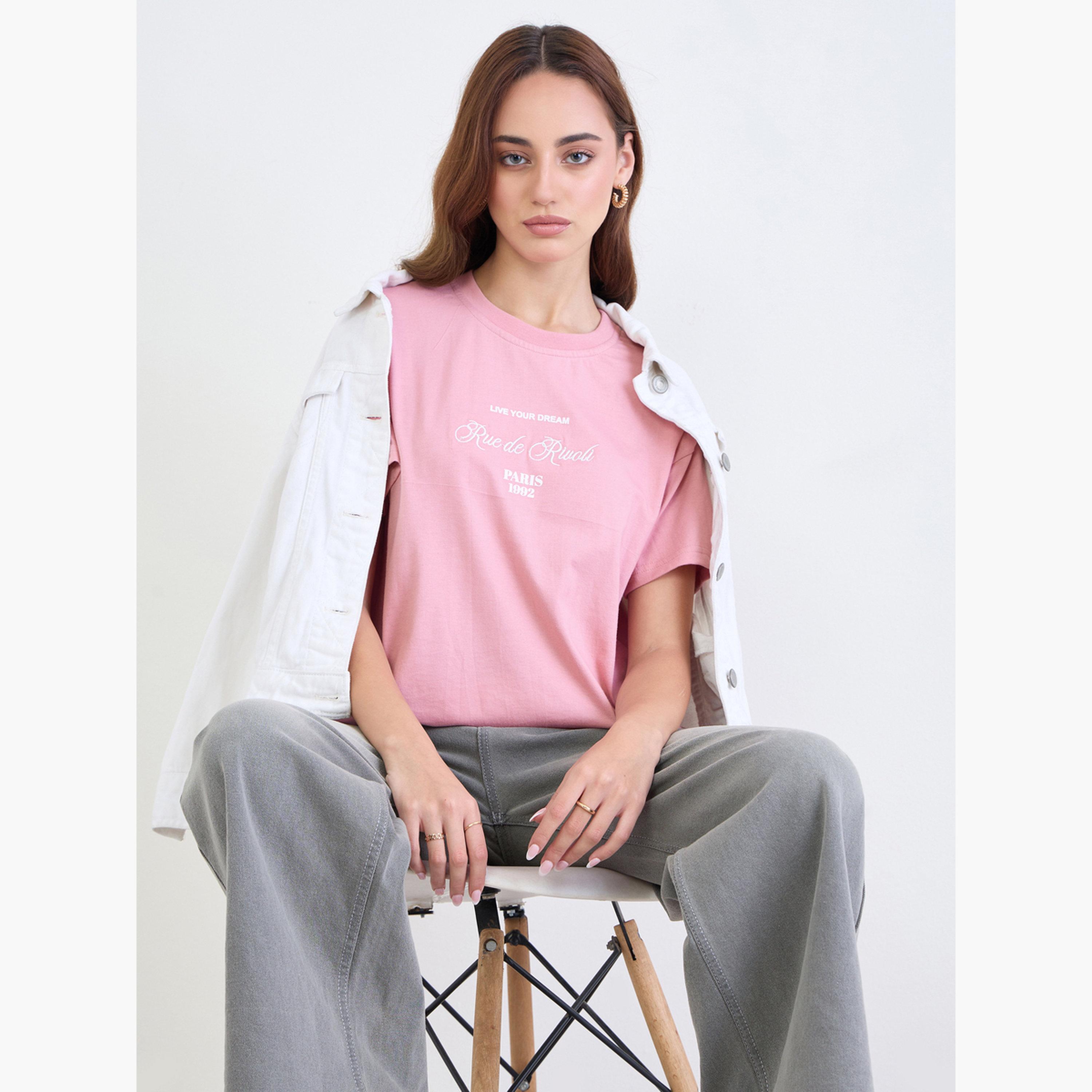 ستايلي - تي شيرت وردي مطرز بقصّة مربعة-women-clothing-tshirts-image-3