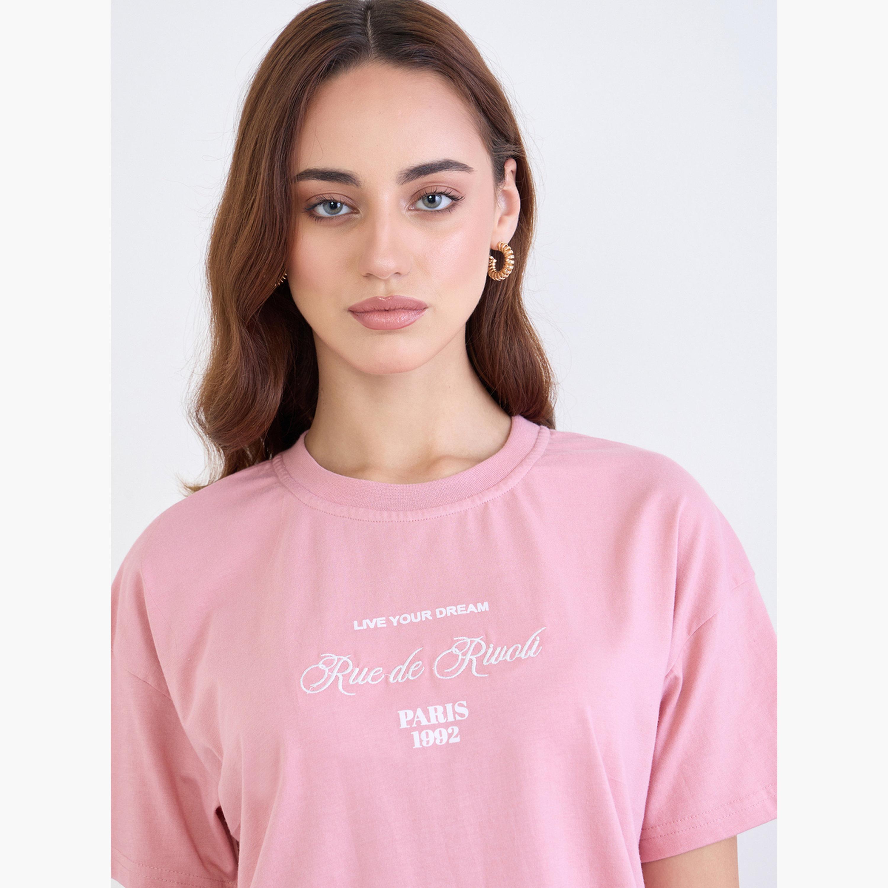 ستايلي - تي شيرت وردي مطرز بقصّة مربعة-women-clothing-tshirts-image-4