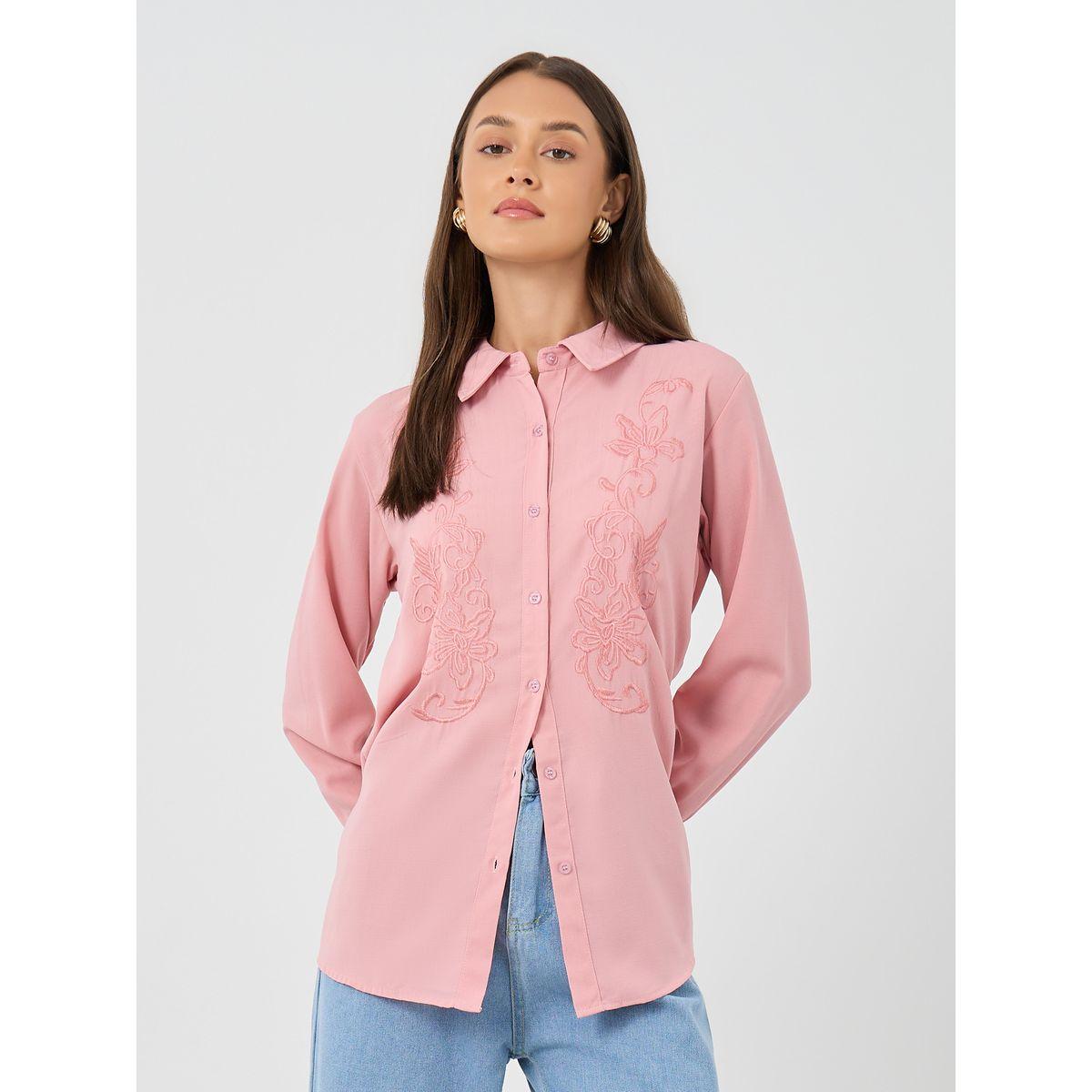 بلوزة مُطرّزة بزهور مع ياقة سبريد-women-clothing-shirtsandblouses-shirts-image-1