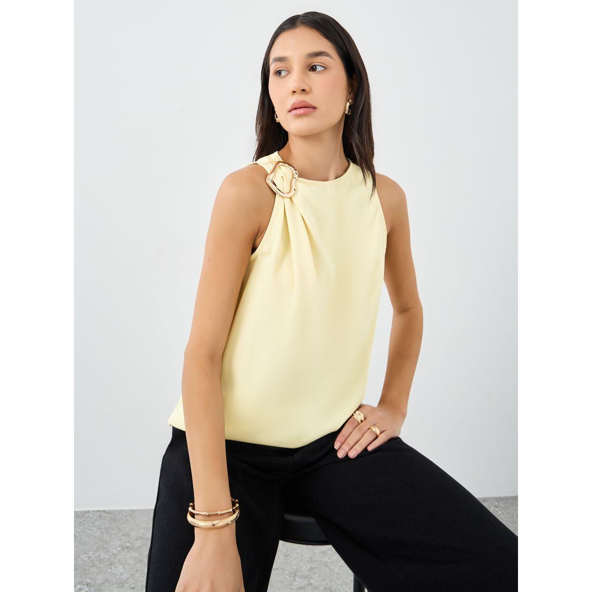 بلوزة بلا أكمام مزينة بإبزيم-women-clothing-shirtsandblouses-blouses-image-1