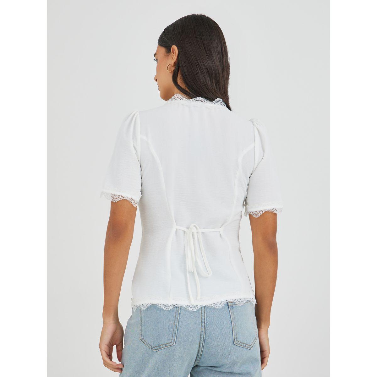 بلوزة بياقة واسعة وتفاصيل دانتيل وأزرار-women-clothing-shirtsandblouses-blouses-image-4