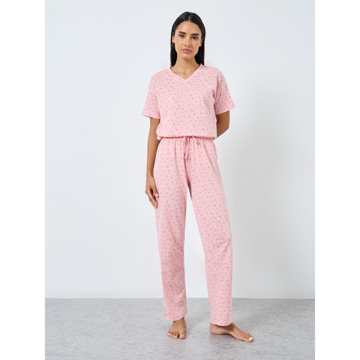 طقم من بنطال بيجاما وتيشيرت بطبعة جرافيك-women-clothing-nightwear-pyjamas-longsets-image-4