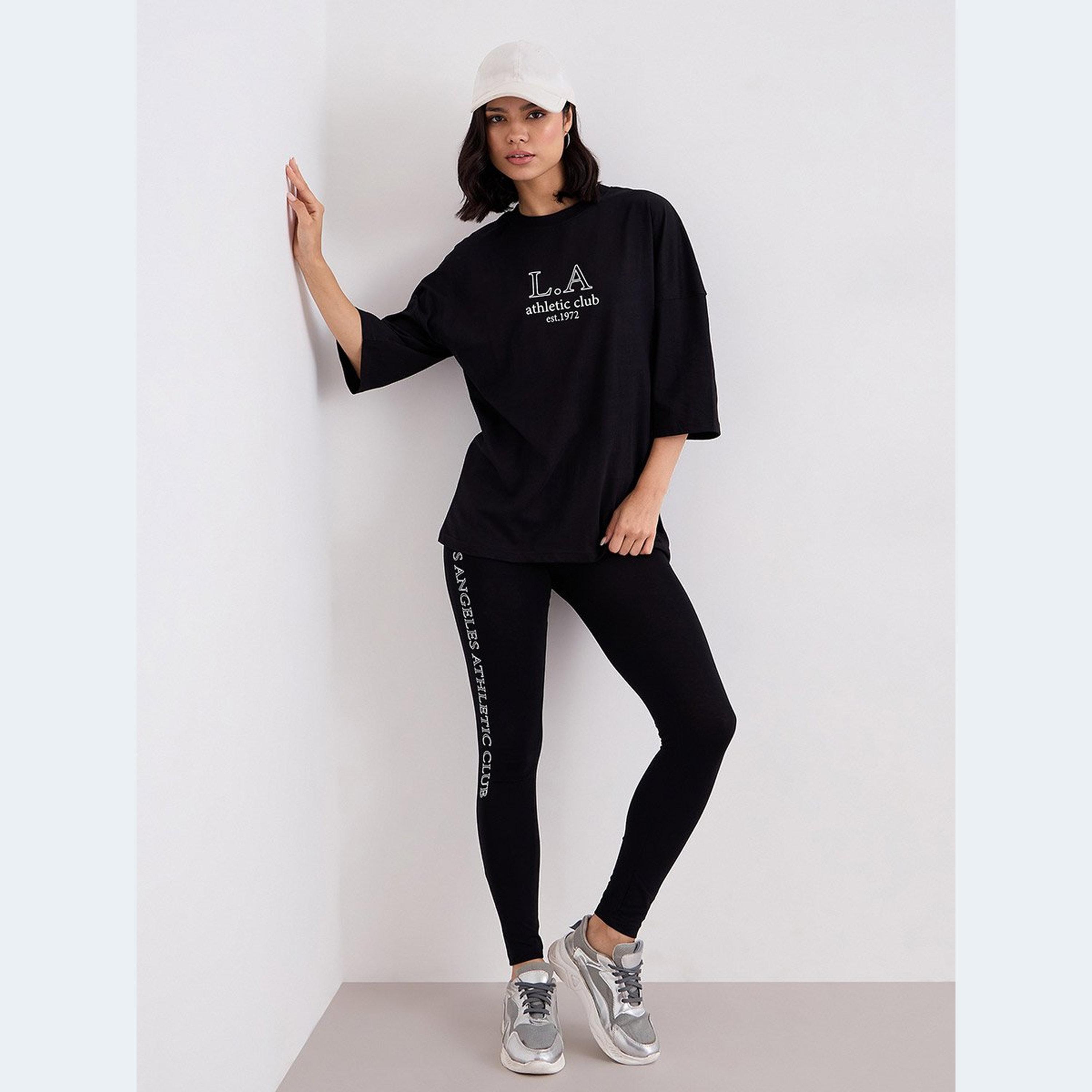 ستايلي - طقم تي شيرت وبنطال ضيق مطبوع أسود للنساء-women-clothing-coordsets-image-1