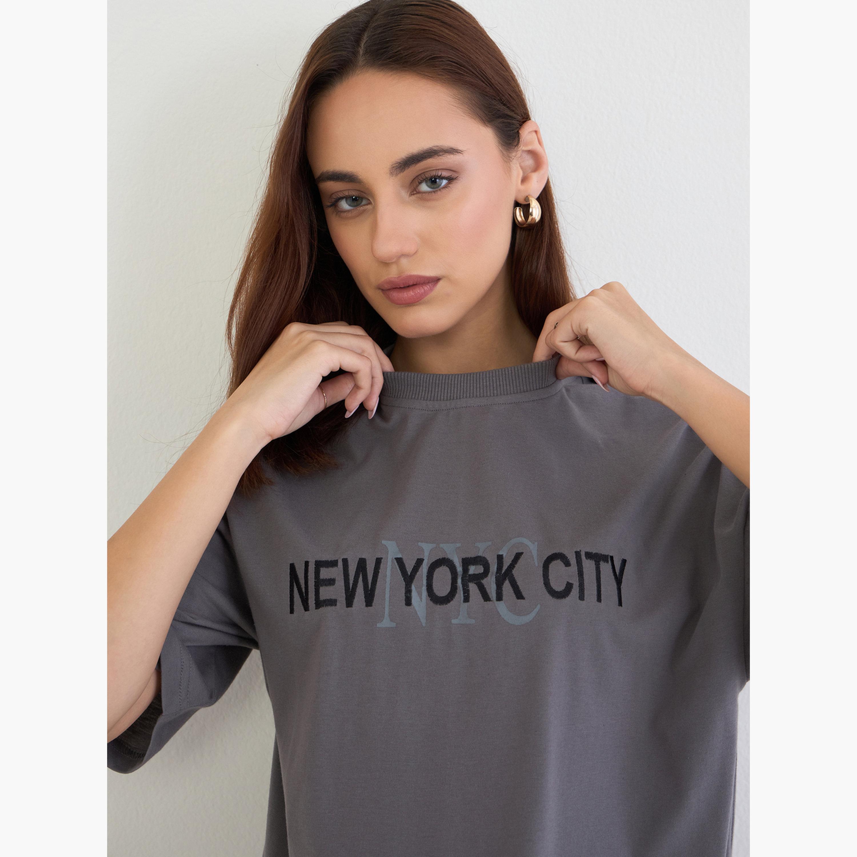 ستايلي - تي شيرت رمادي مطرز حجم كبير مع بنطال رياضي-women-clothing-coordsets-image-2
