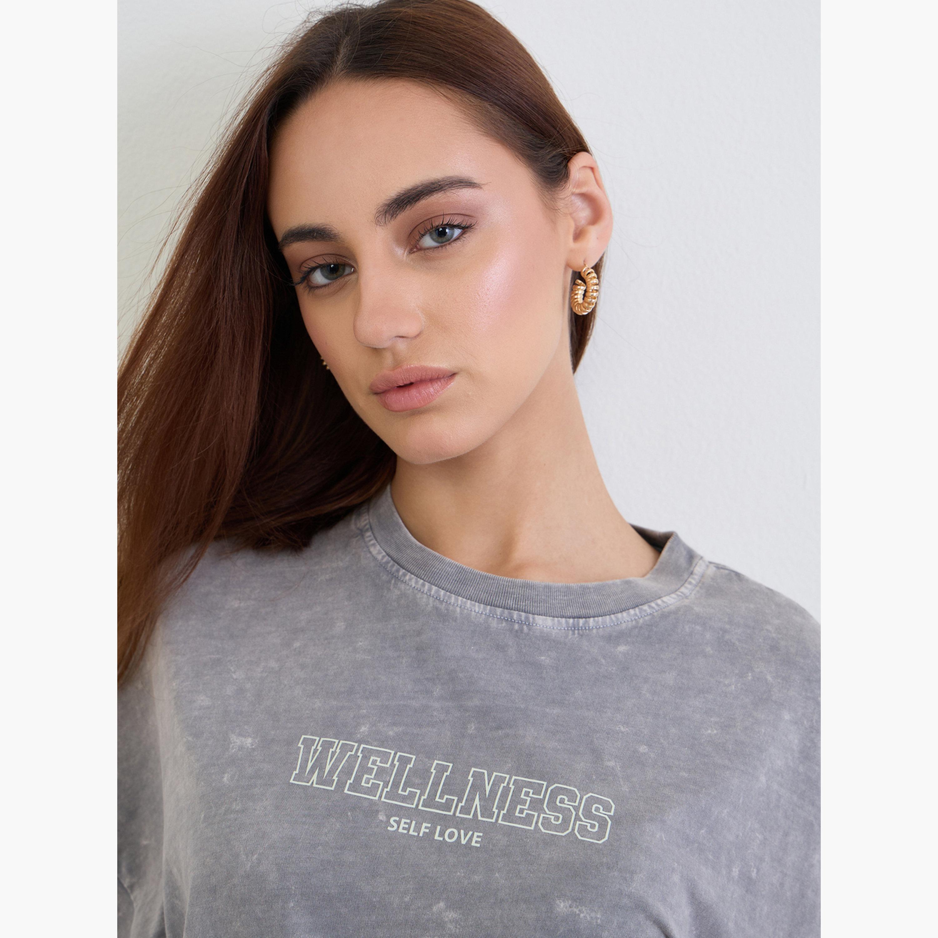ستايلي - تي شيرت رمادي مطبوع عليه غسيل حمضي مع بنطال رياضي-women-clothing-coordsets-image-4