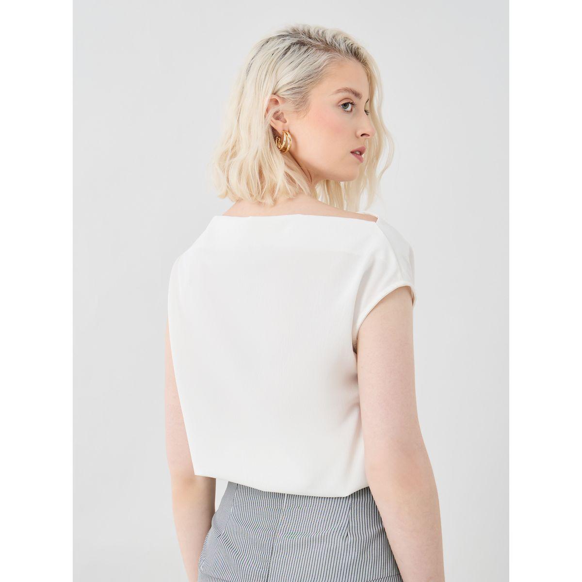 Styli Solid Regular Fit Pleated Top-women-clothing-shirtsandblouses-blouses-image-5