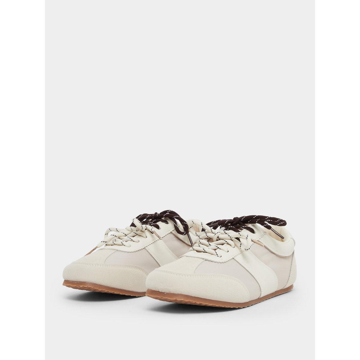 فستان طويل أخضر ناعم بأكمام كيب وطيات عنق-women-shoes-sneakers-image-2