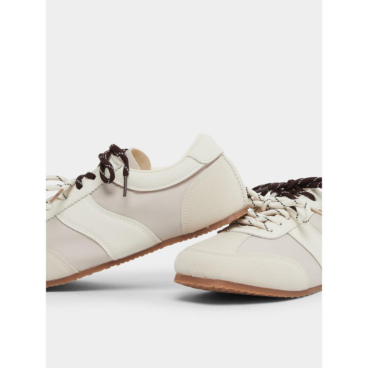 فستان طويل أخضر ناعم بأكمام كيب وطيات عنق-women-shoes-sneakers-image-3