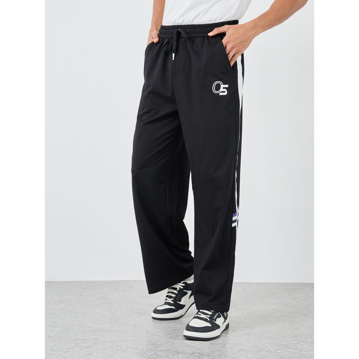 جوغر بقصة مريحة مع تفاصيل خطوط جانبية-men-clothing-bottoms-joggers-image-1