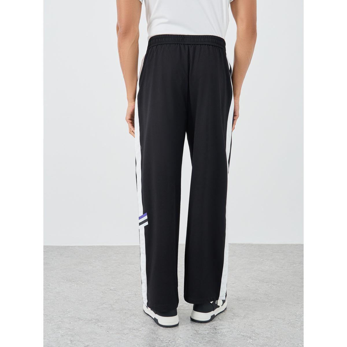 جوغر بقصة مريحة مع تفاصيل خطوط جانبية-men-clothing-bottoms-joggers-image-4