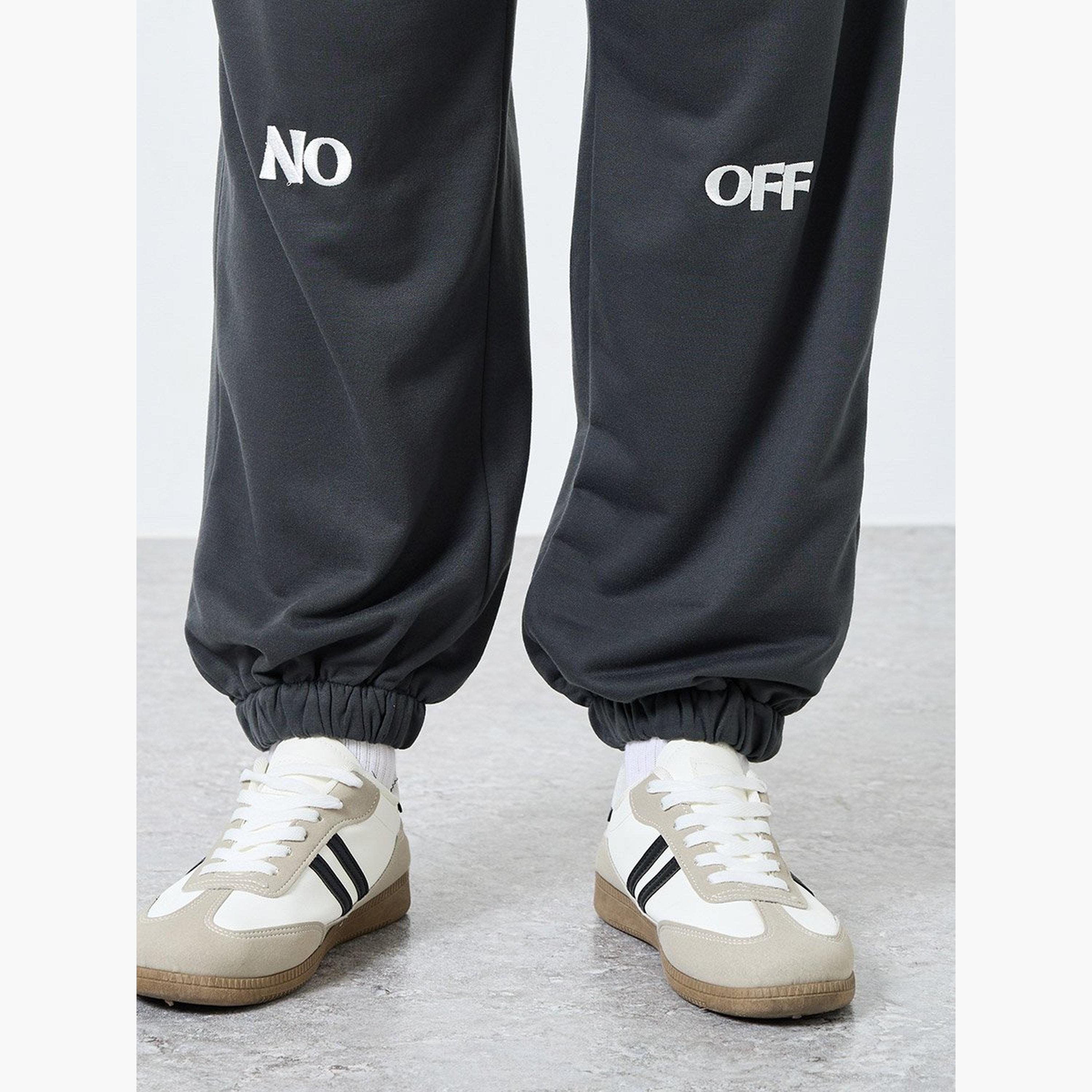 ستايلي - بنطال رياضي للرجال قصّة مريحة بأكمام طويلة مع تفاصيل تطريز-men-clothing-sportswearandactivewear-bottoms-joggers-image-3