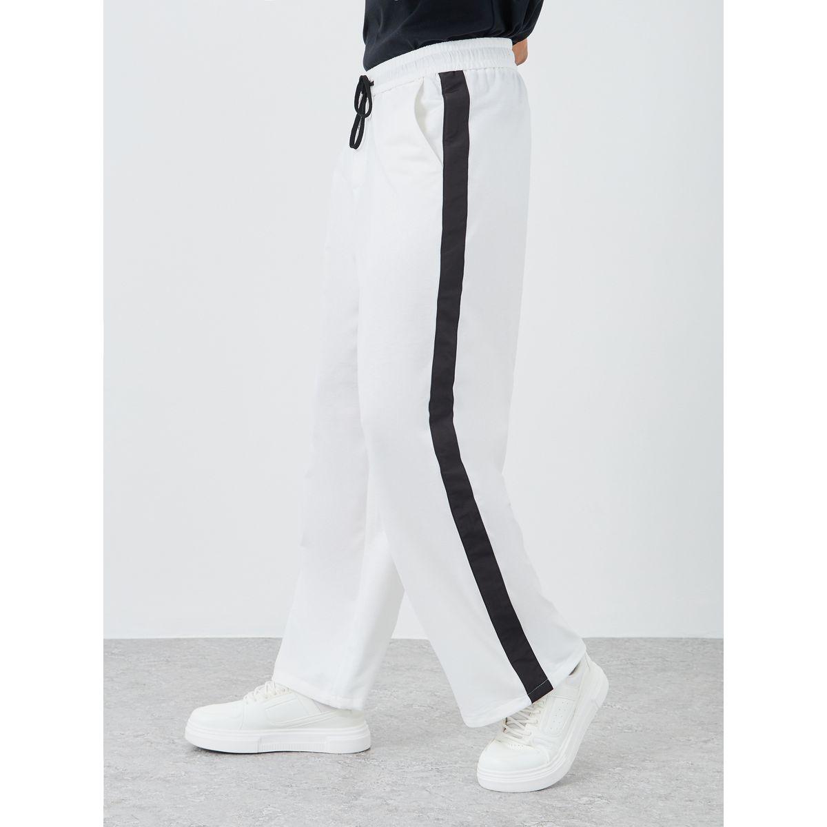جوغر بقصة مريحة بتفاصيل شريط جانبي-men-clothing-bottoms-joggers-image-1