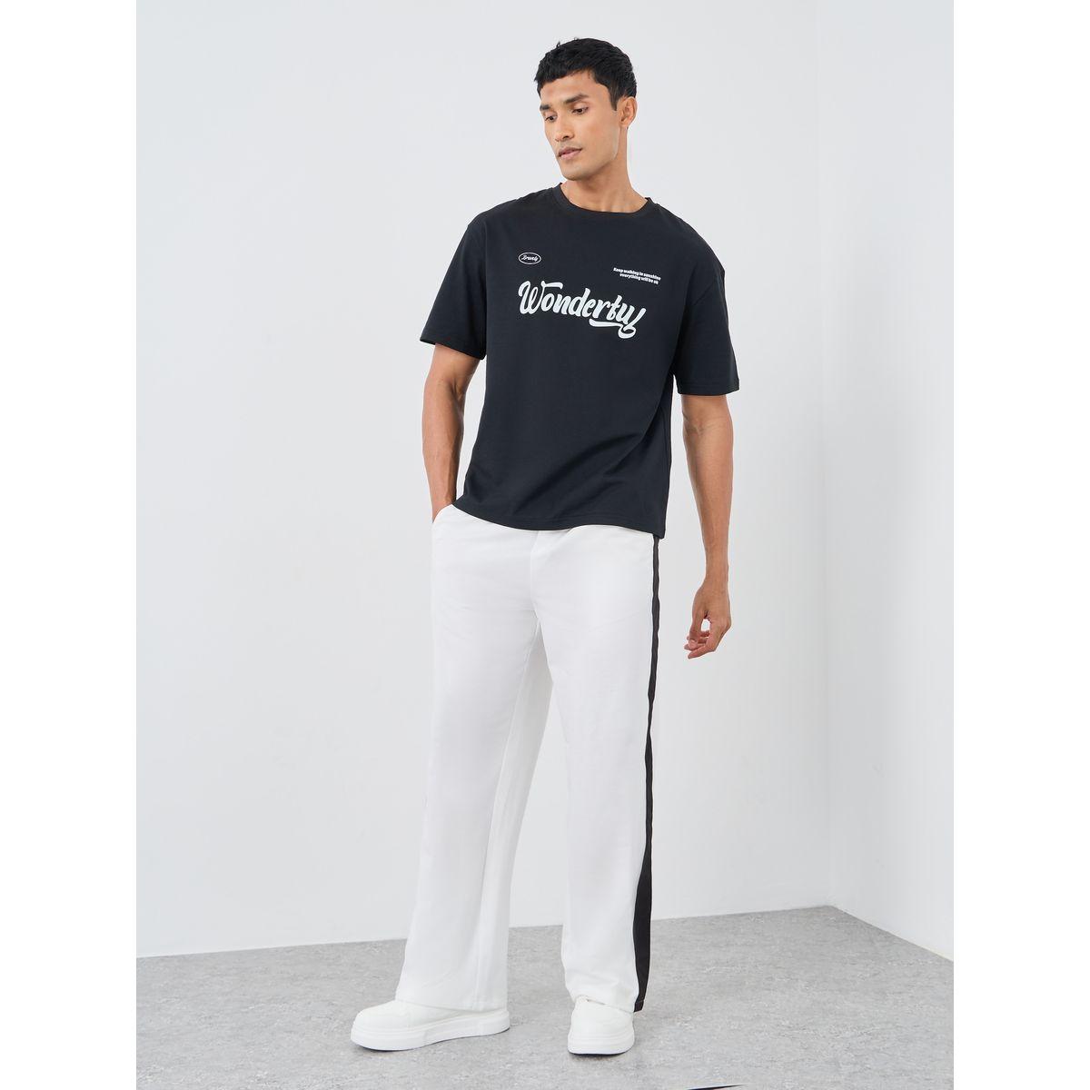 جوغر بقصة مريحة بتفاصيل شريط جانبي-men-clothing-bottoms-joggers-image-2