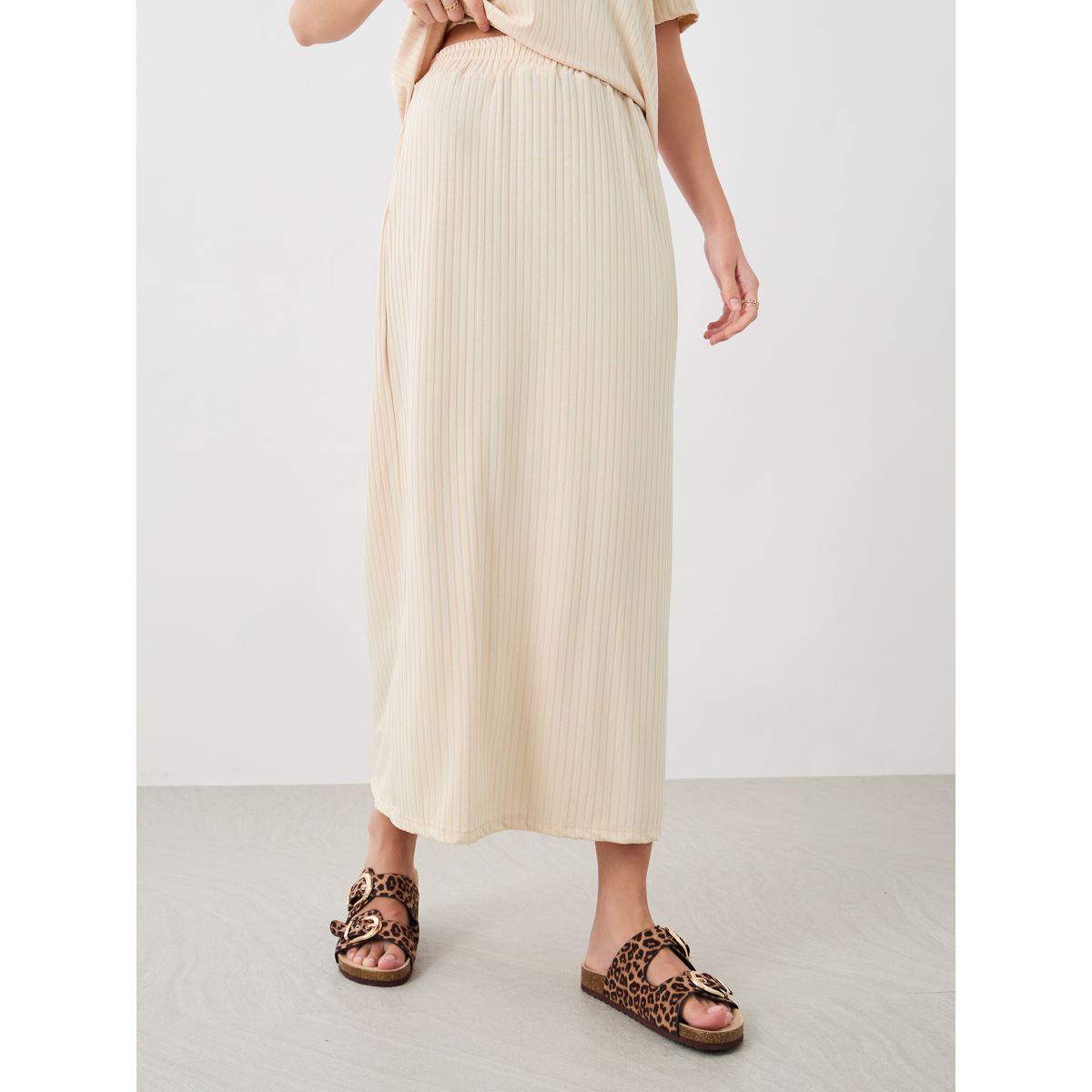 طقم منسق من تيشيرت بولو وتنورة-women-clothing-coordsets-image-4