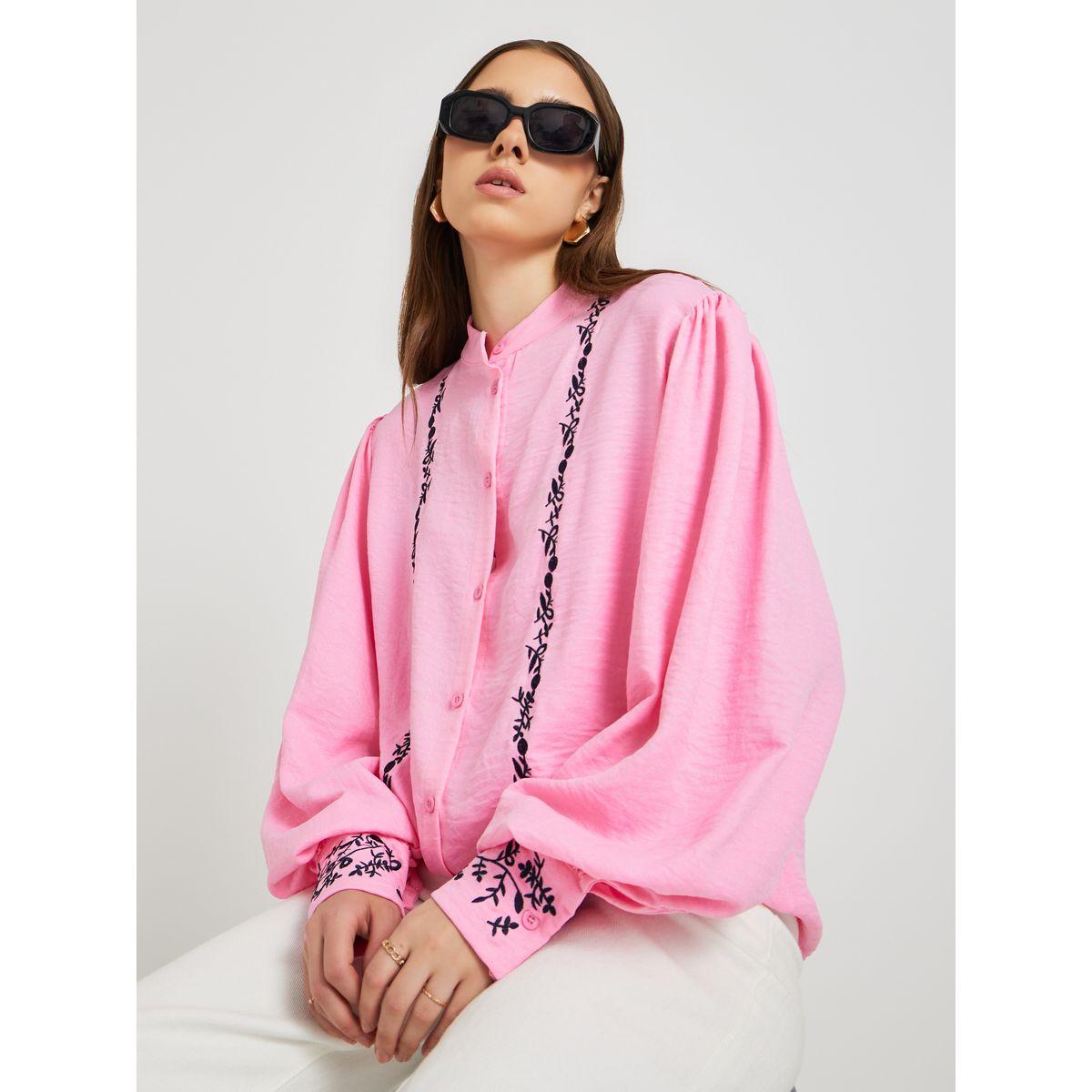 بلوزة بتفاصيل مُطرّزة وأكمام بالون-women-clothing-shirtsandblouses-shirts-image-1