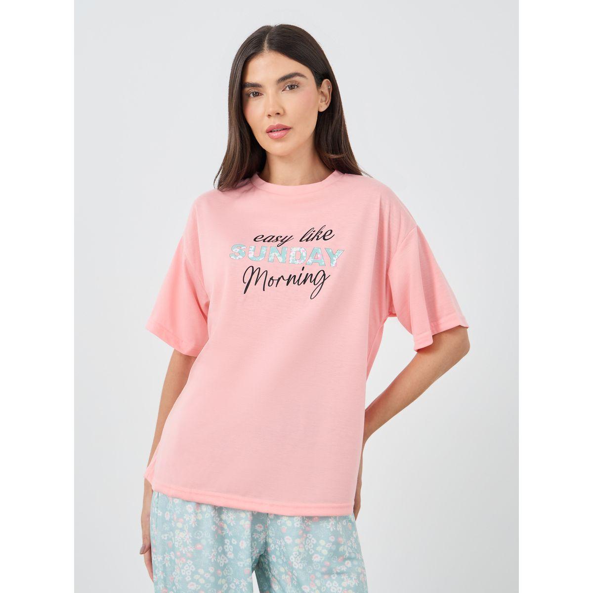 طقم من بنطال بيجاما وتيشيرت بطبعة كتابة-women-clothing-nightwear-pyjamas-longsets-image-2