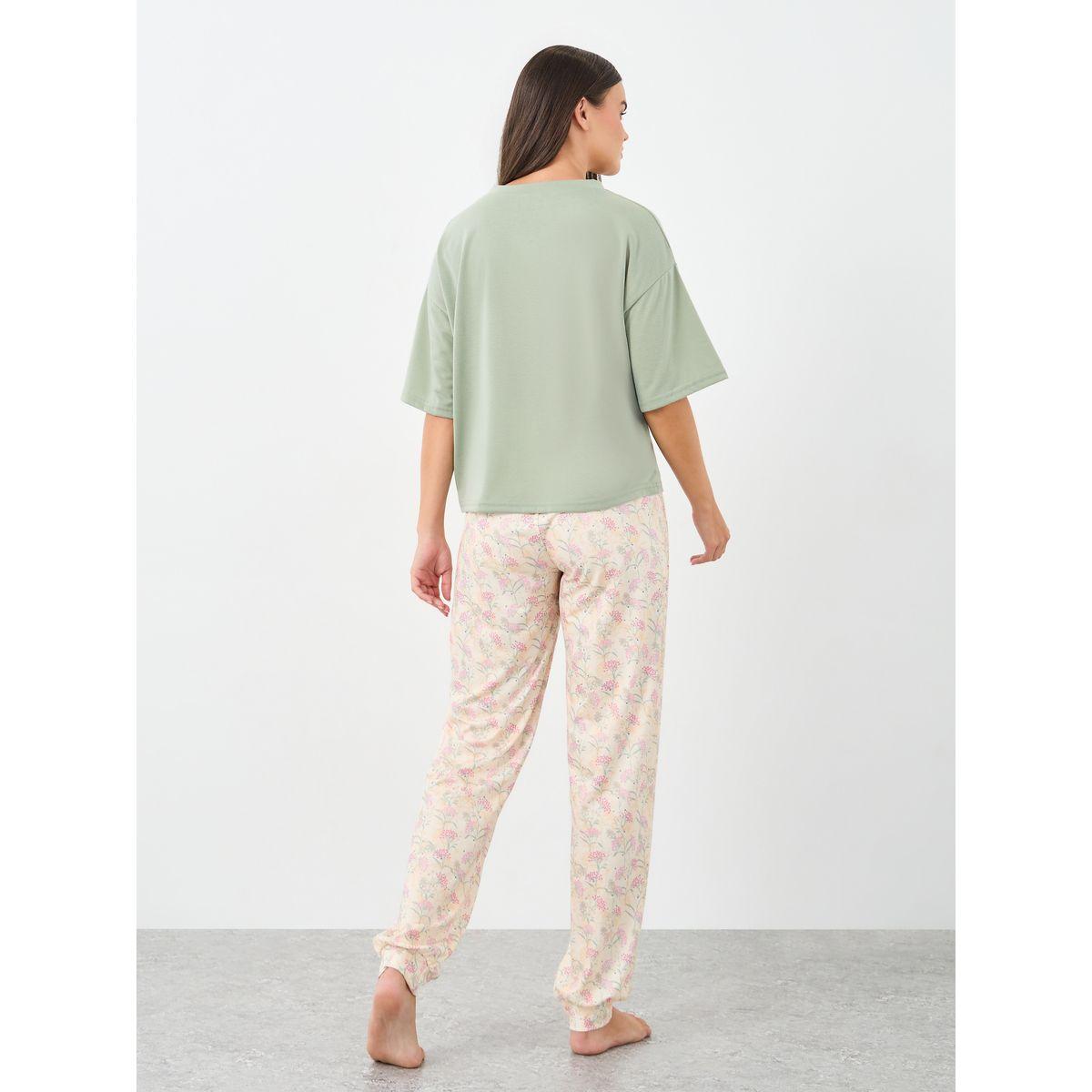Styli 67 Drop Shoulder V Neck Boxy T-Shirt and Floral Pyjama Set-women-clothing-nightwear-pyjamas-longsets-image-5