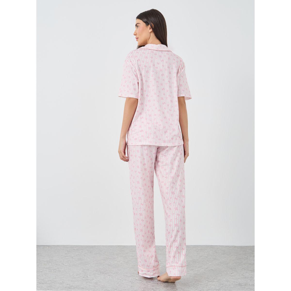 طقم من بنطال بيجاما وبلوزة مخططة بتفاصيل فيونكة-women-clothing-nightwear-pyjamas-longsets-image-7