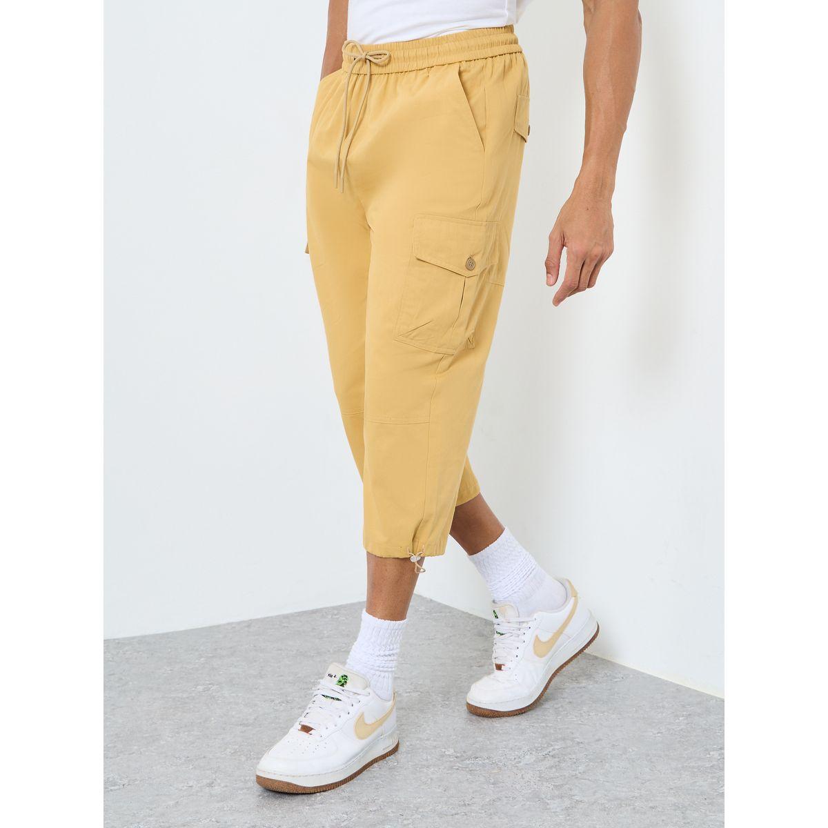شورت بقصة عادية مع تفاصيل جيوب-men-clothing-bottoms-shorts-image-1