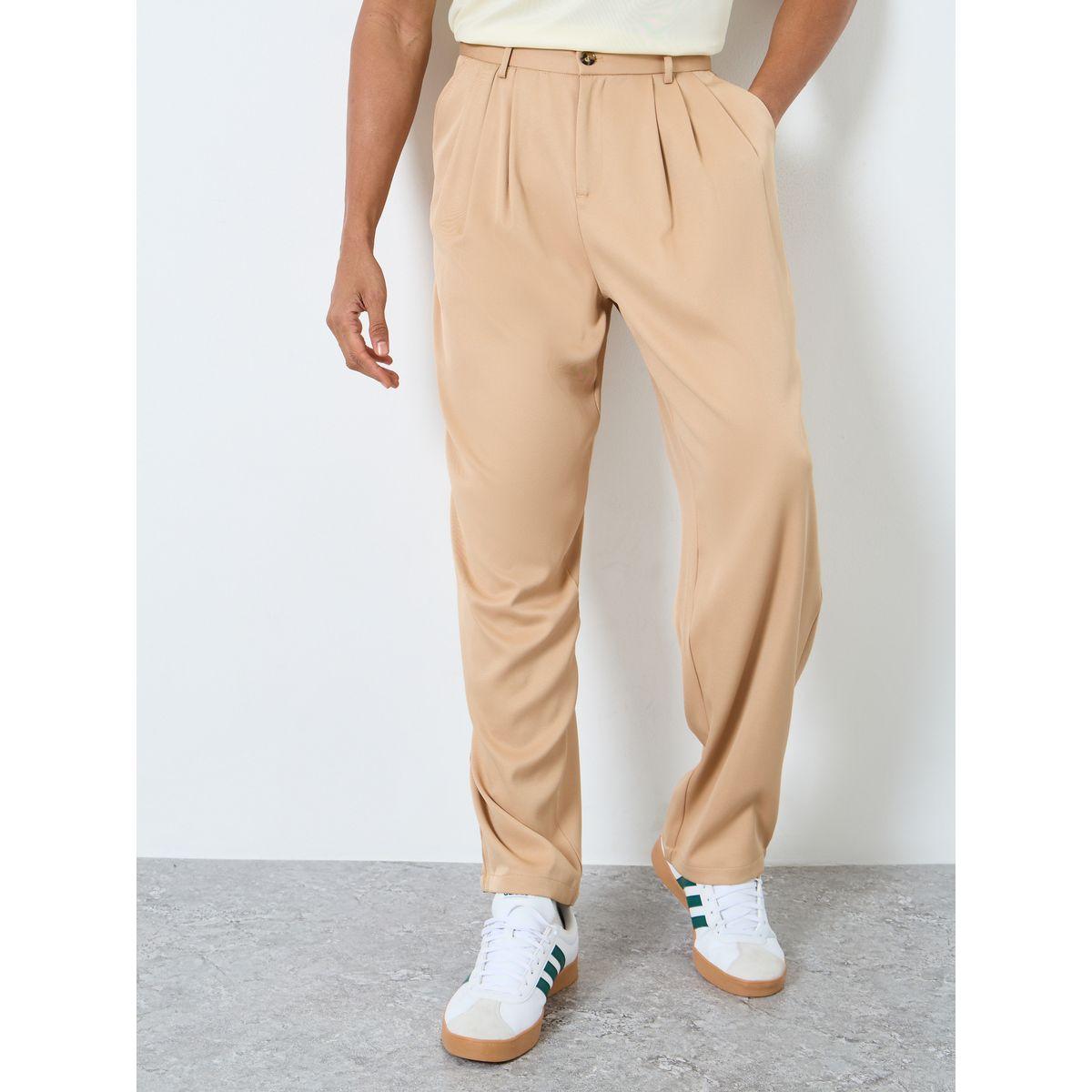 بنطال بقصة مريحة وتفاصيل كسرات-men-clothing-bottoms-trousersandchinos-trousers-image-1