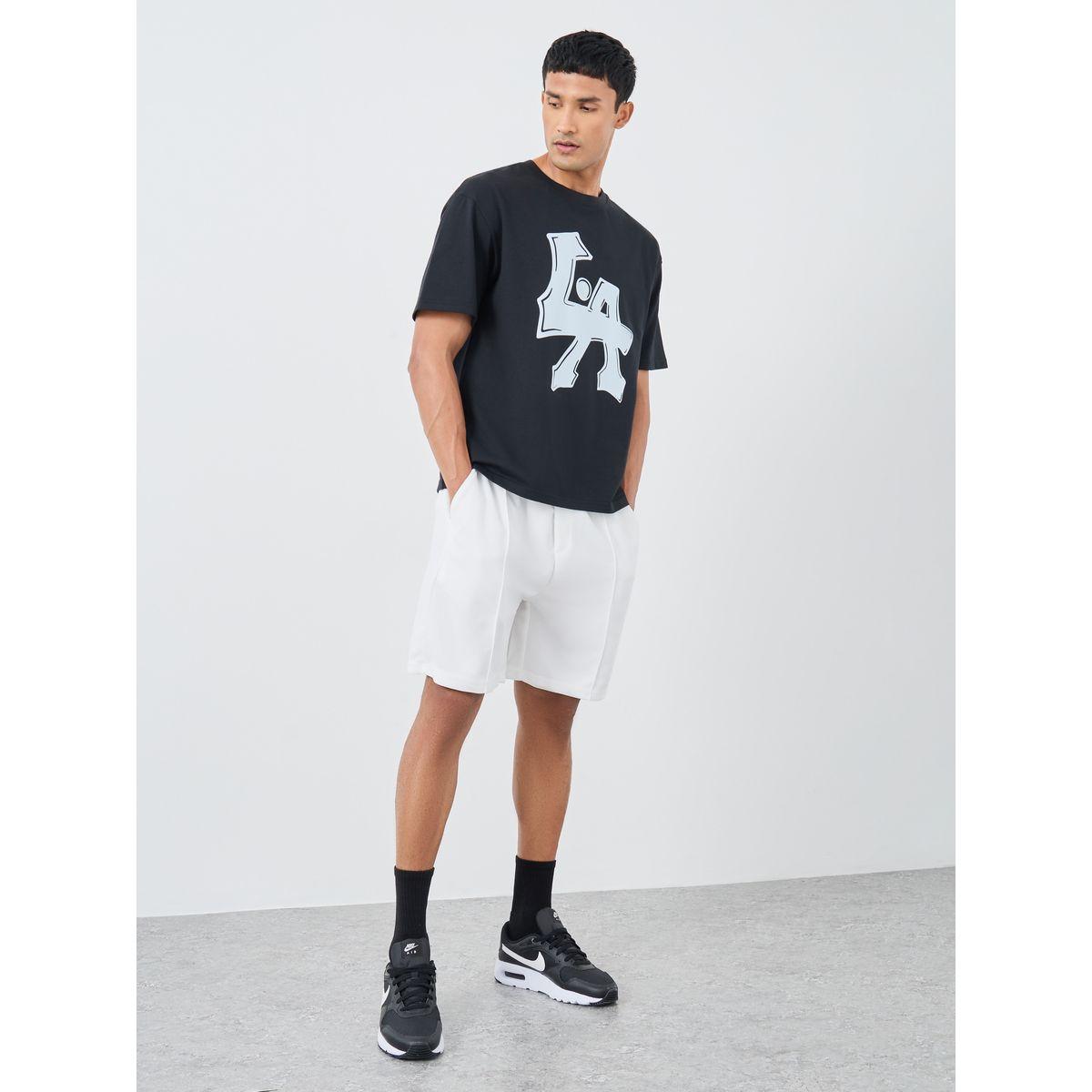 شورت سادة بقصة عادية مع تفاصيل مدروزة-men-clothing-bottoms-shorts-image-2