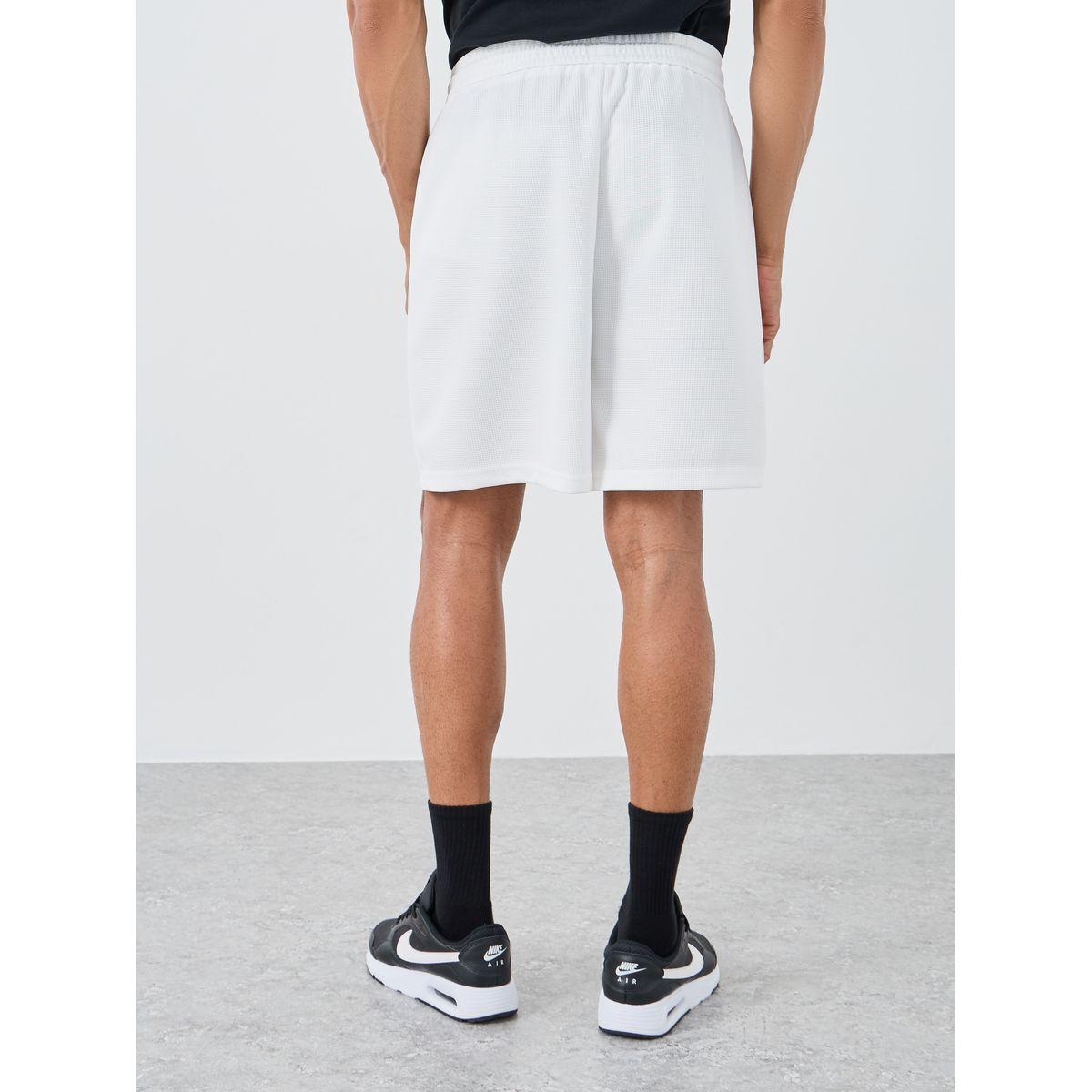 شورت سادة بقصة عادية مع تفاصيل مدروزة-men-clothing-bottoms-shorts-image-4