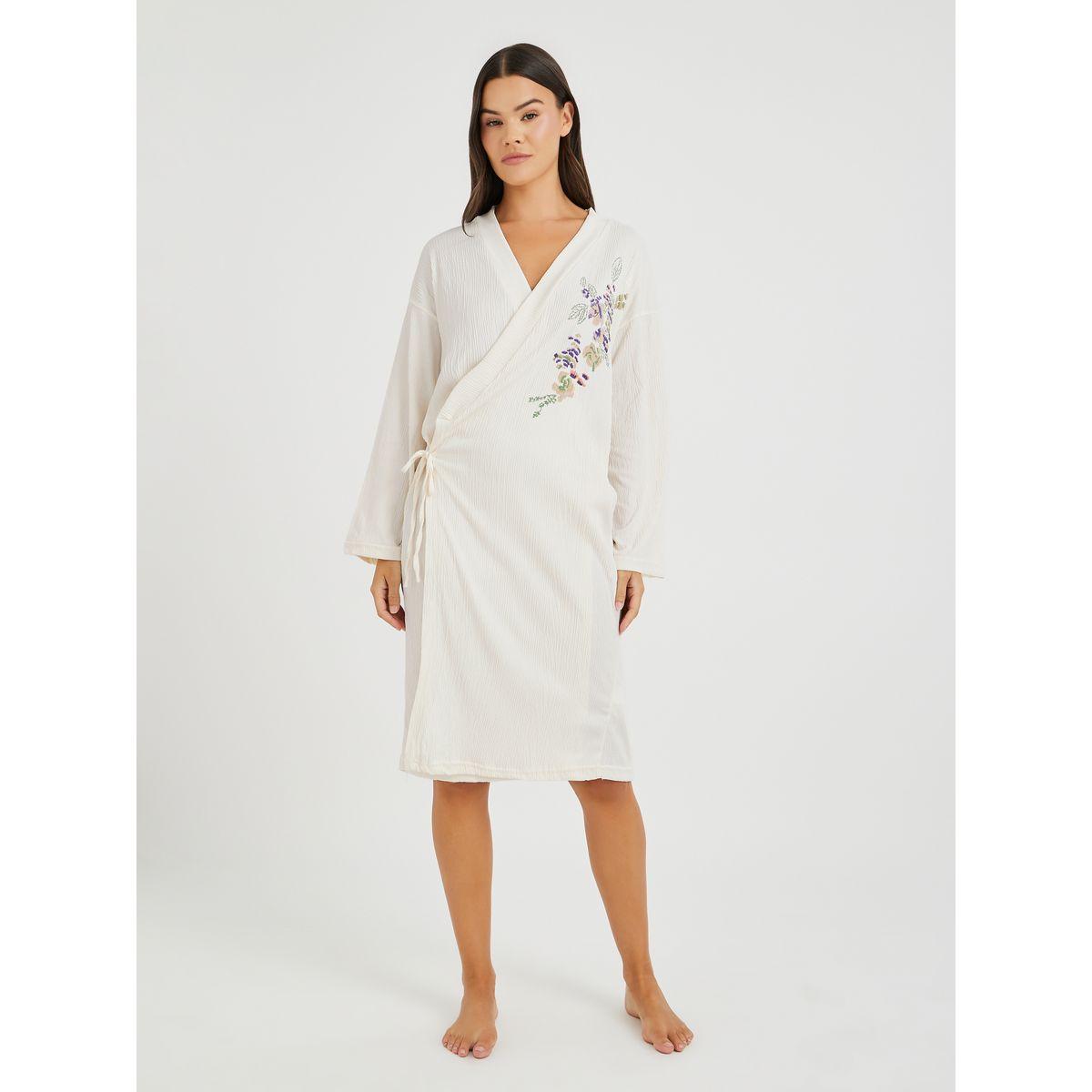 روب بتفاصيل مُطرزة بطول الركبة-women-clothing-nightwear-robes-image-2