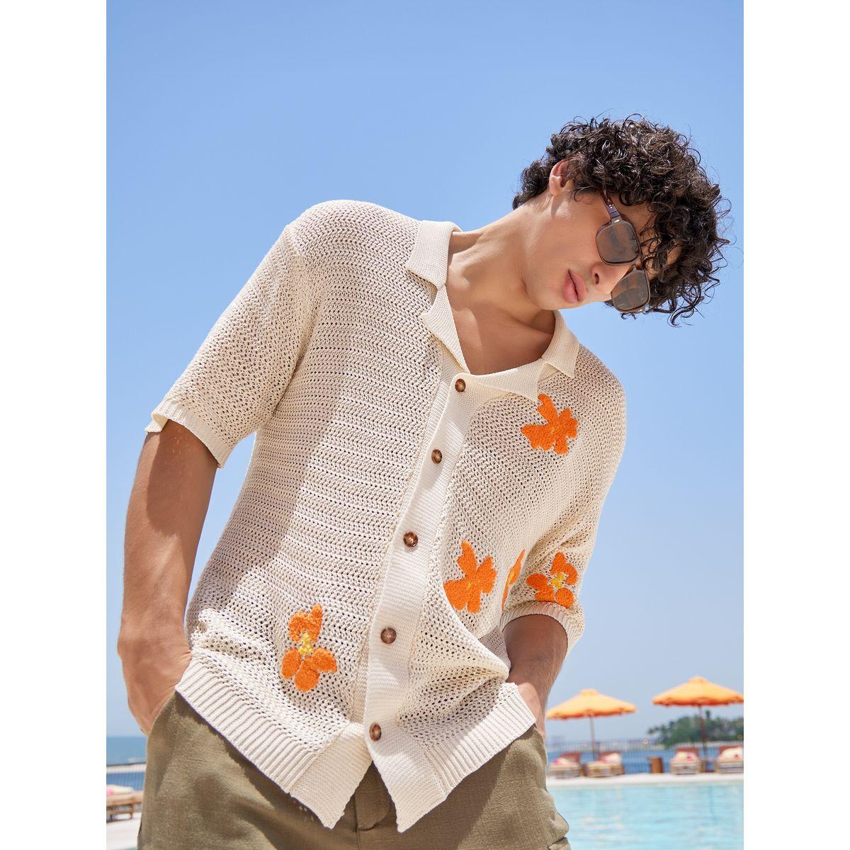 تيشيرت محبوك بقصة مريحة وتفاصيل مُطرّزة-men-clothing-shirts-image-5