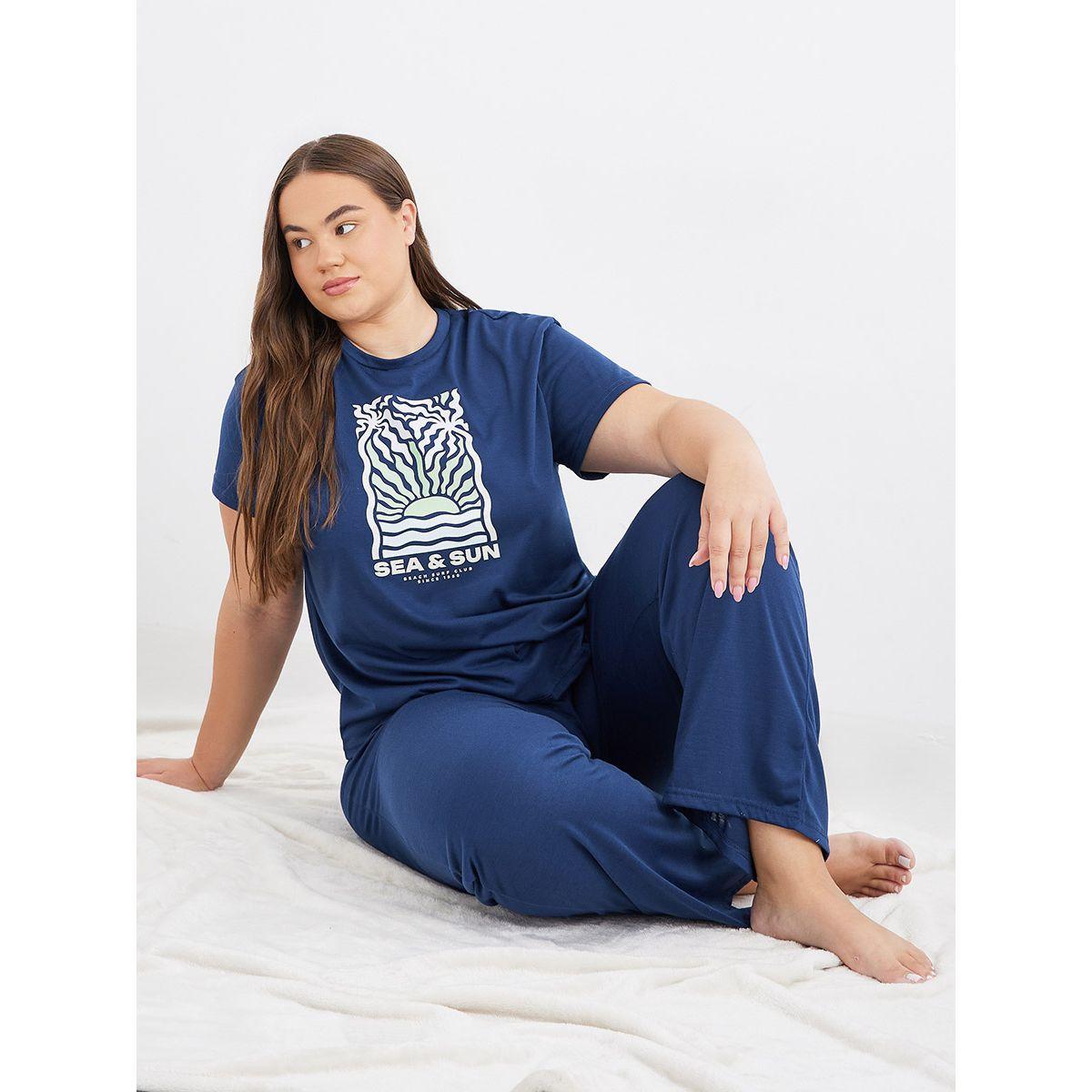 طقم من بنطال بيجاما وتيشيرت بمقاس كبير مزين بطبعة جرافيك-women-clothing-nightwear-pyjamas-longsets-image-1
