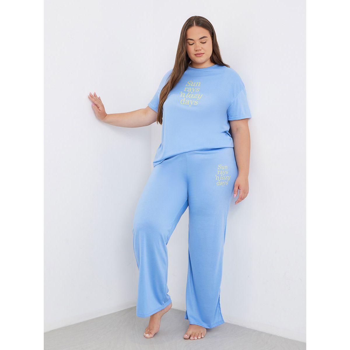 طقم من بنطال بيجاما بشق جانبي مع تيشيرت بمقاس كبير-women-clothing-nightwear-pyjamas-longsets-image-1